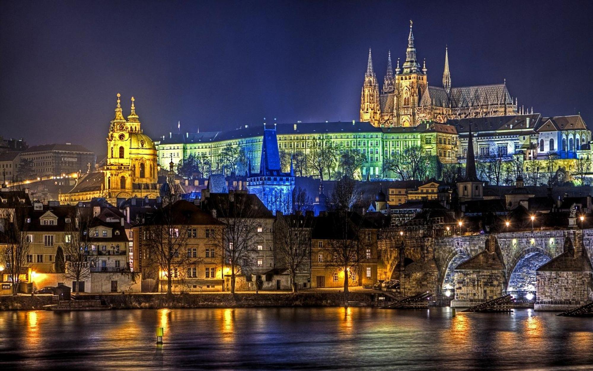 Kingdom Of 3 Roses * Prague