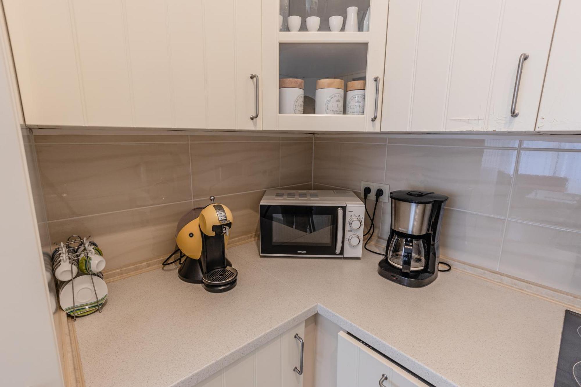 Apartment Spacious Terrace With Free Private Parking