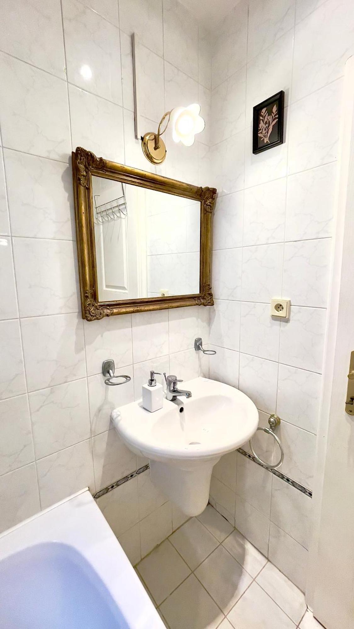 Apartment Center Of 369 *
