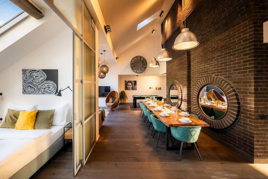 5br+2bath Old Town Loft Luxe Brickhouse, A/c * Prague