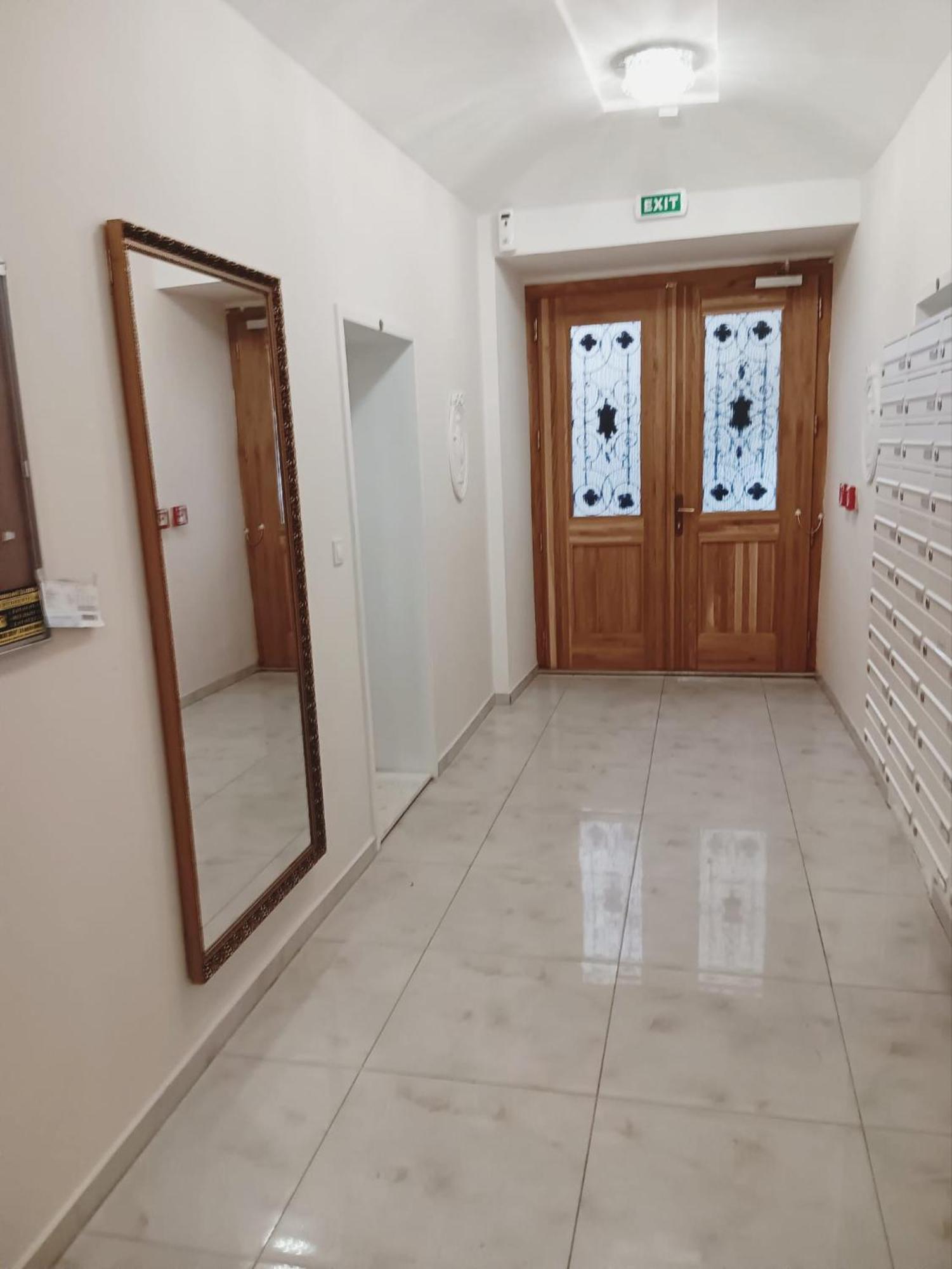 Center - Next To Florenc Daire