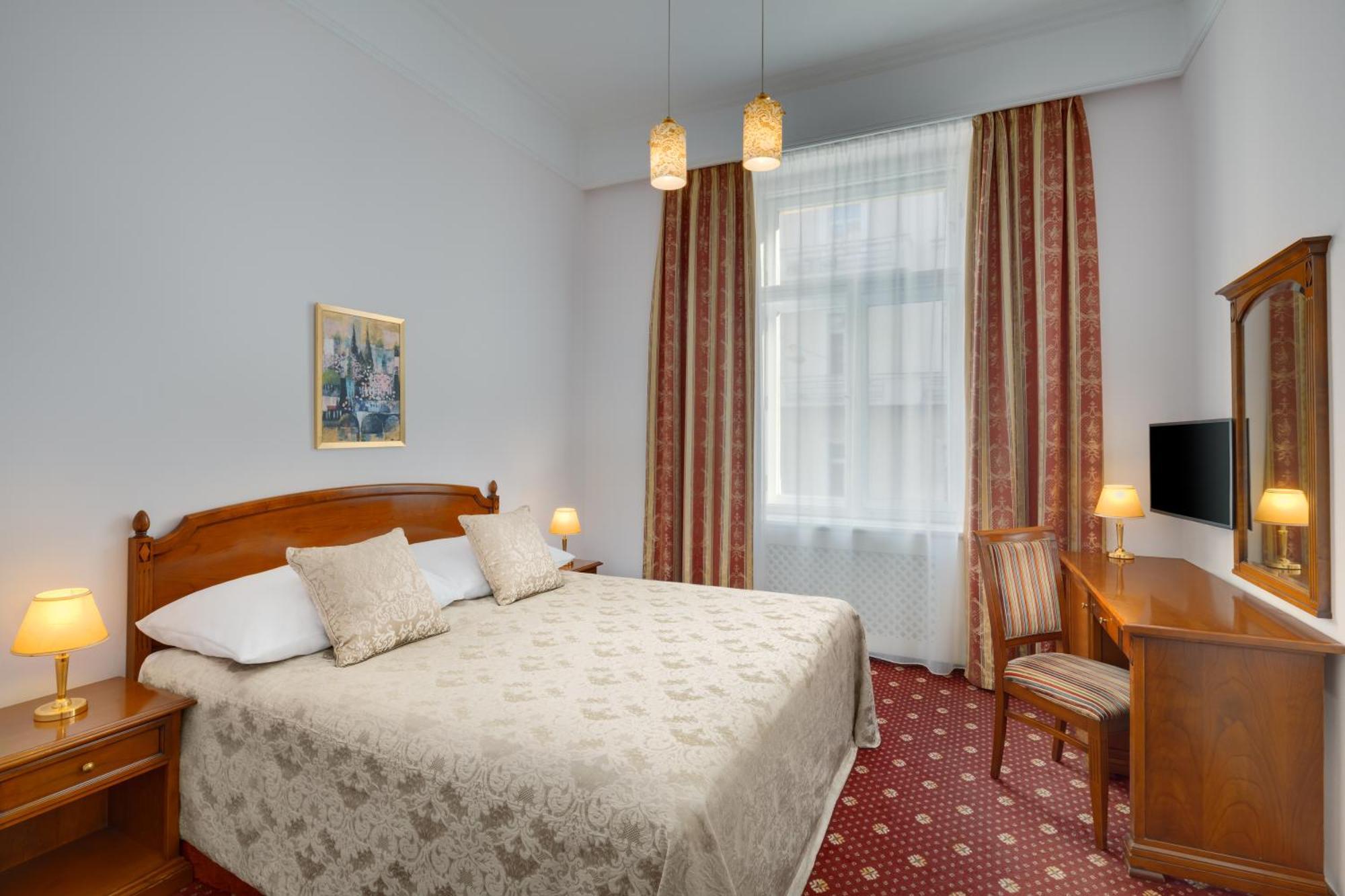 Boutique Seven Days Hotel 4*