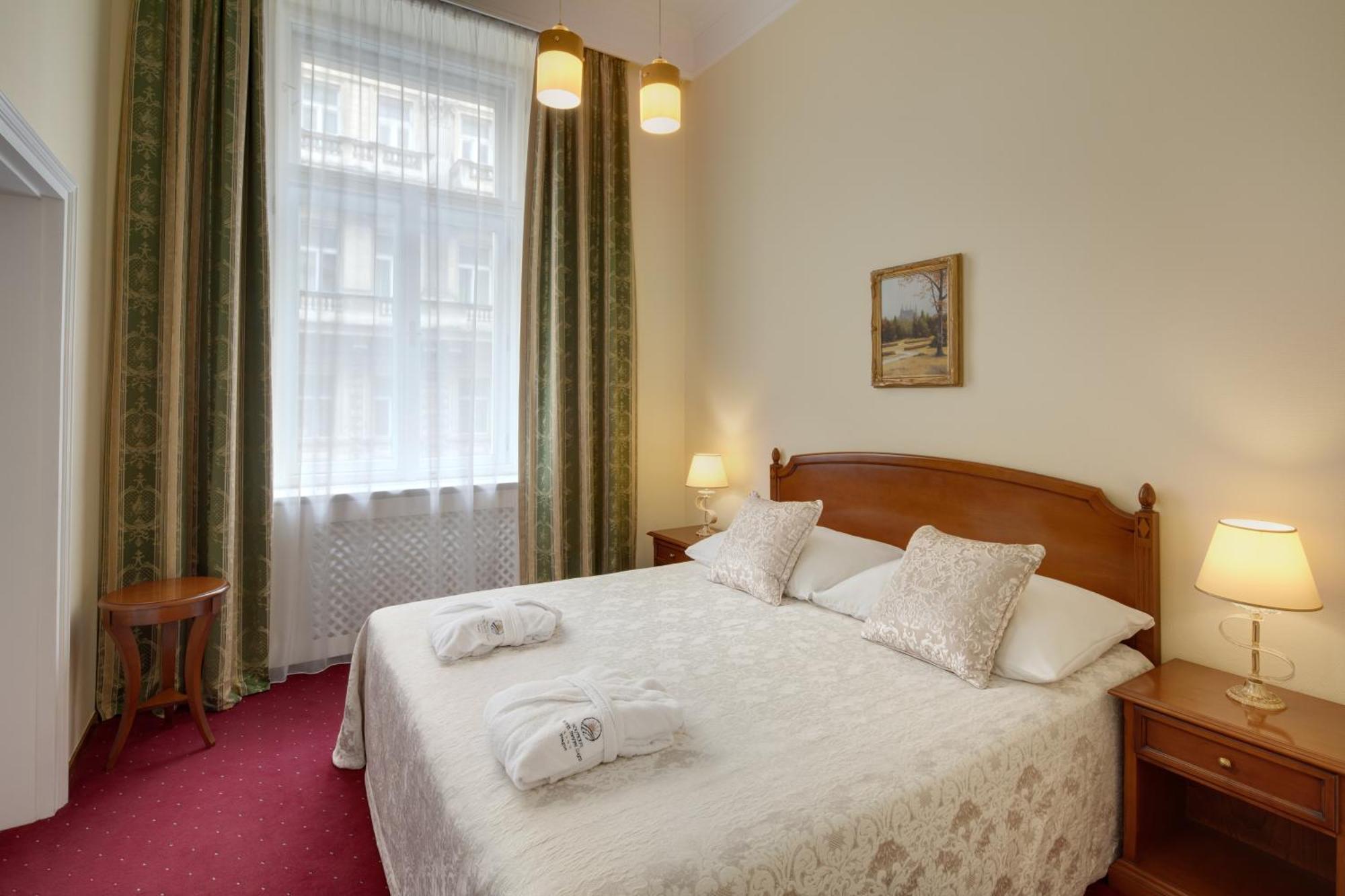 Boutique Seven Days Hotel