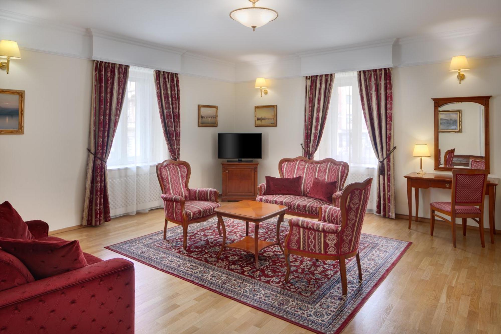 Boutique Seven Days 4*