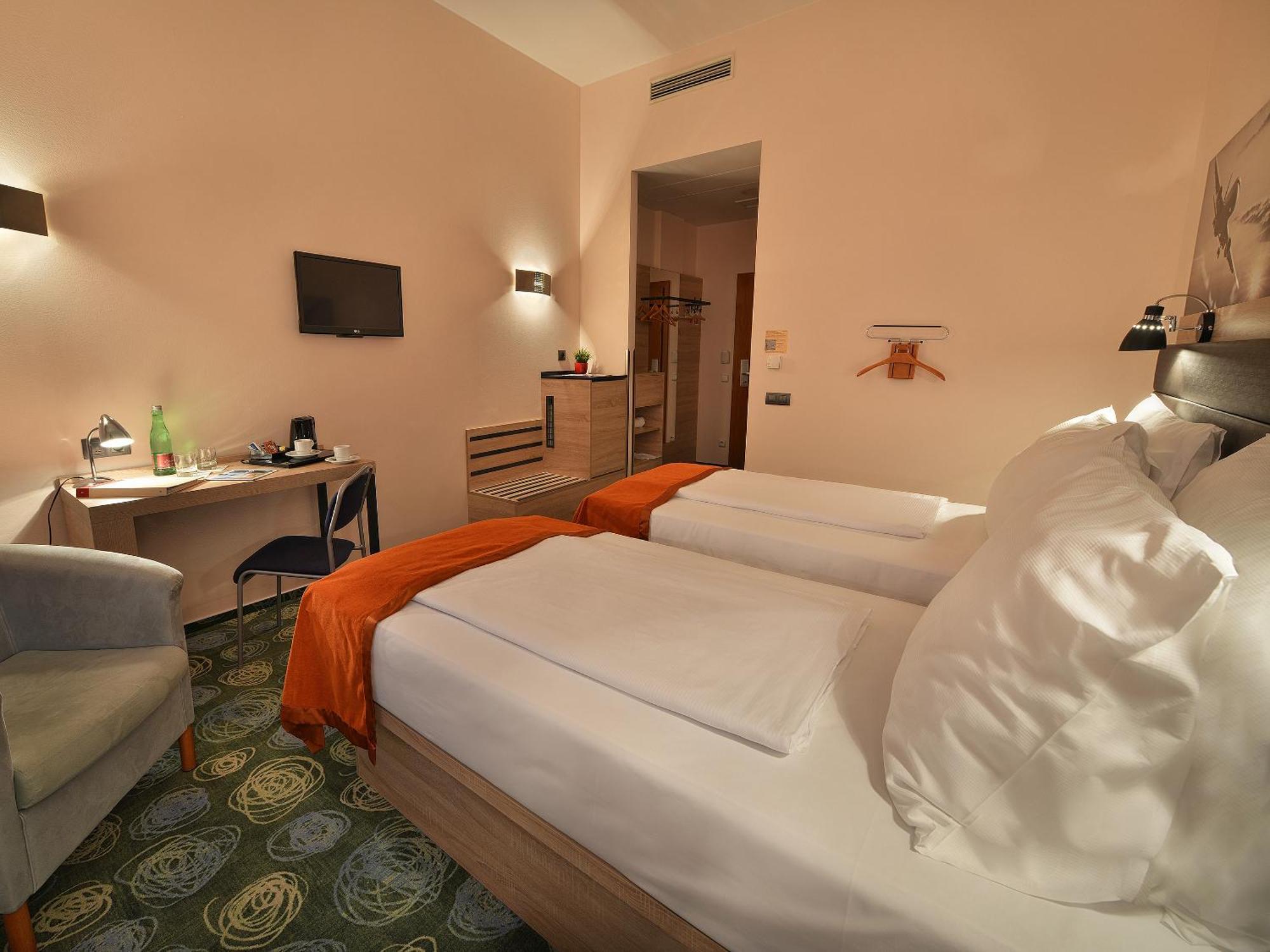 Otel Ramada Airport Prag