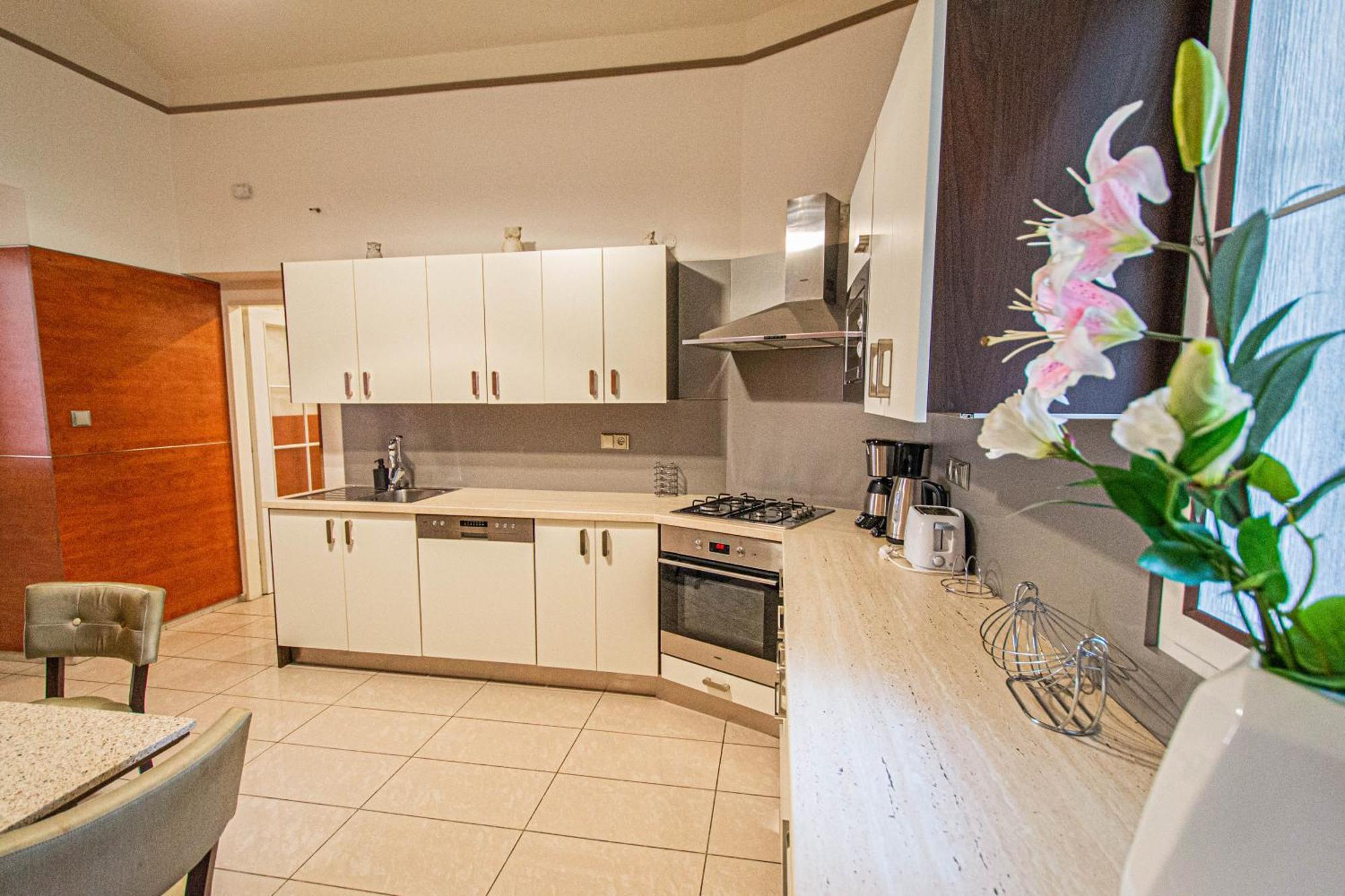 Apartment 2bdr Flat Behind Museum *