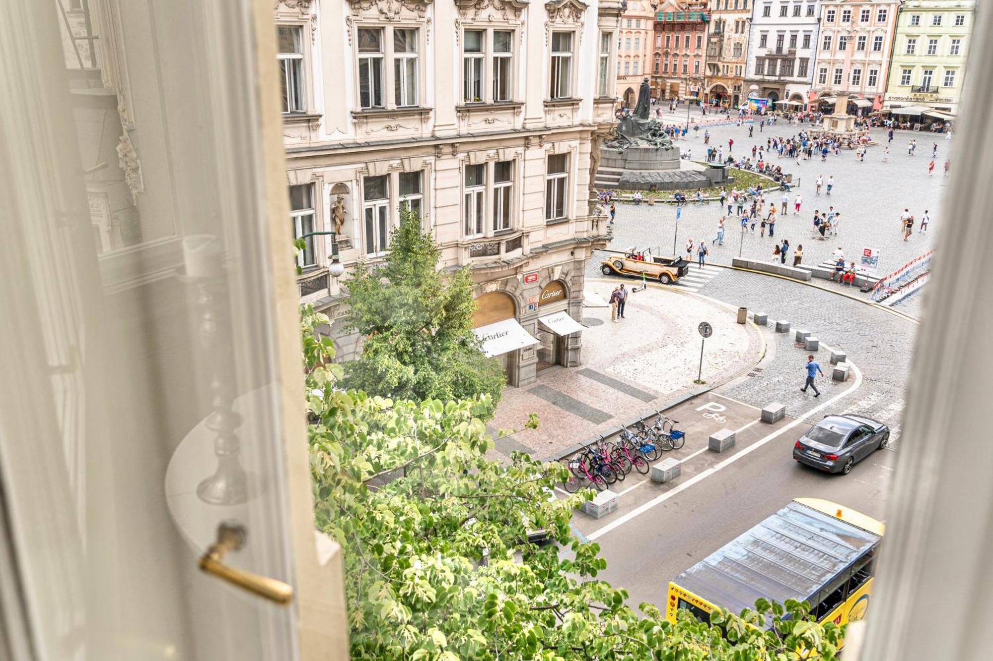 The Old Town Square & Parizska Appartement *