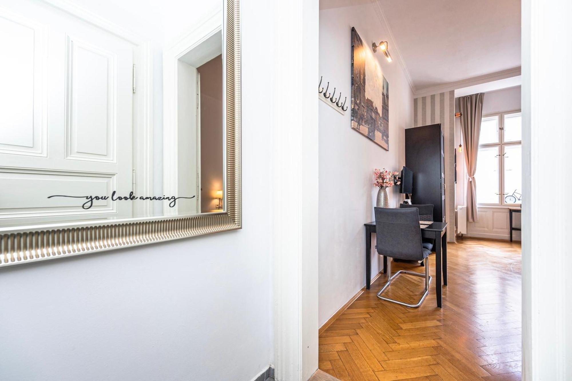 The Old Town Square & Parizska Appartement Prague