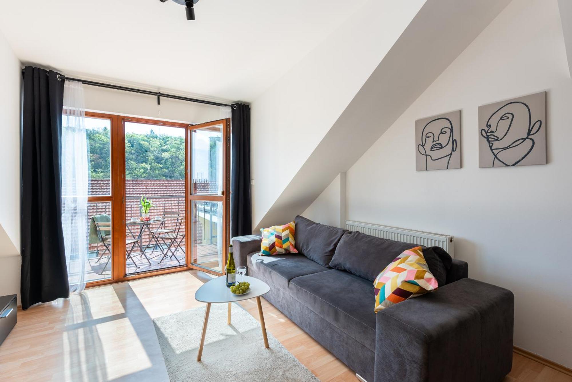 Apartment 2-level With Large Balcony *
