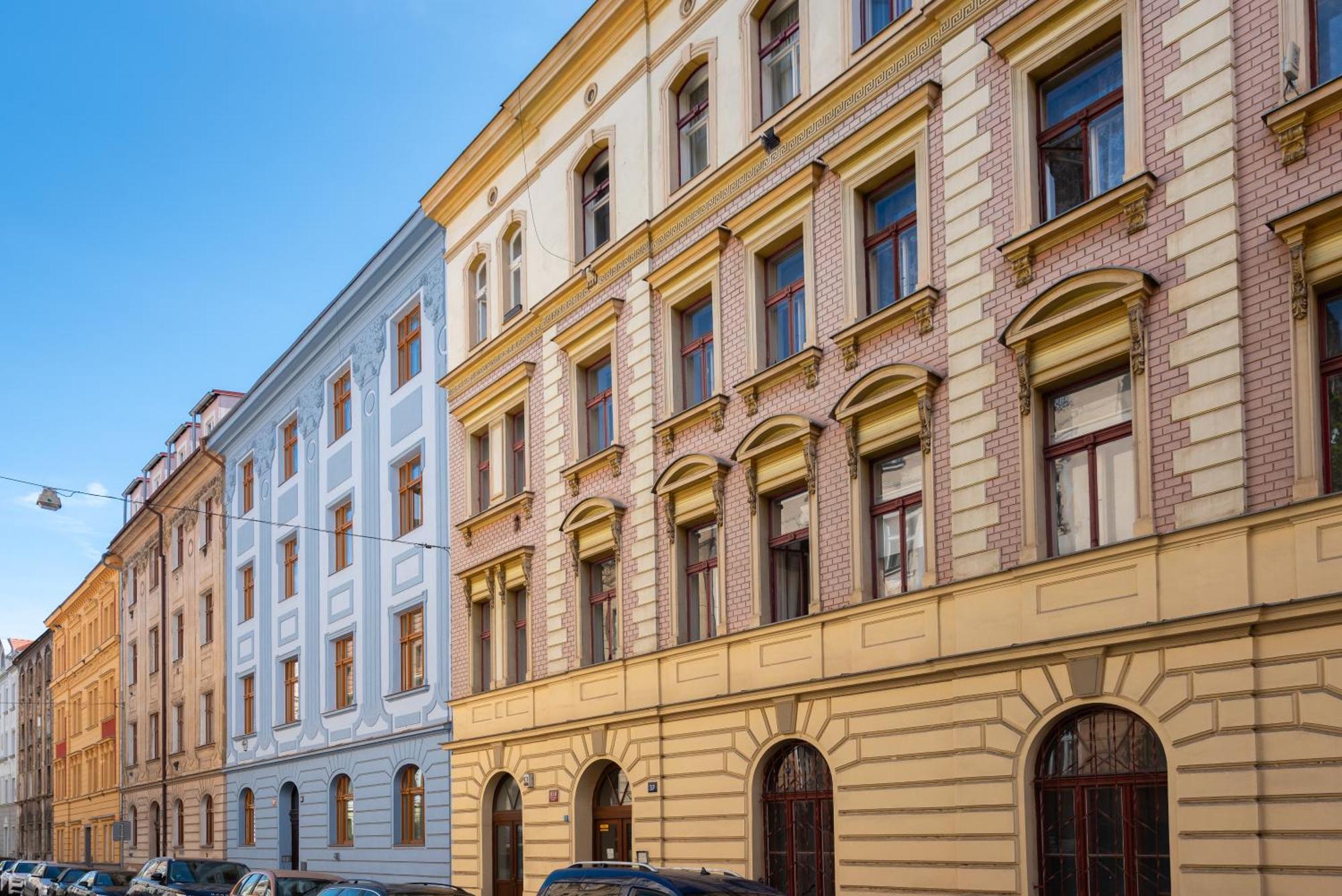 2-level With Large Balcony * Prague