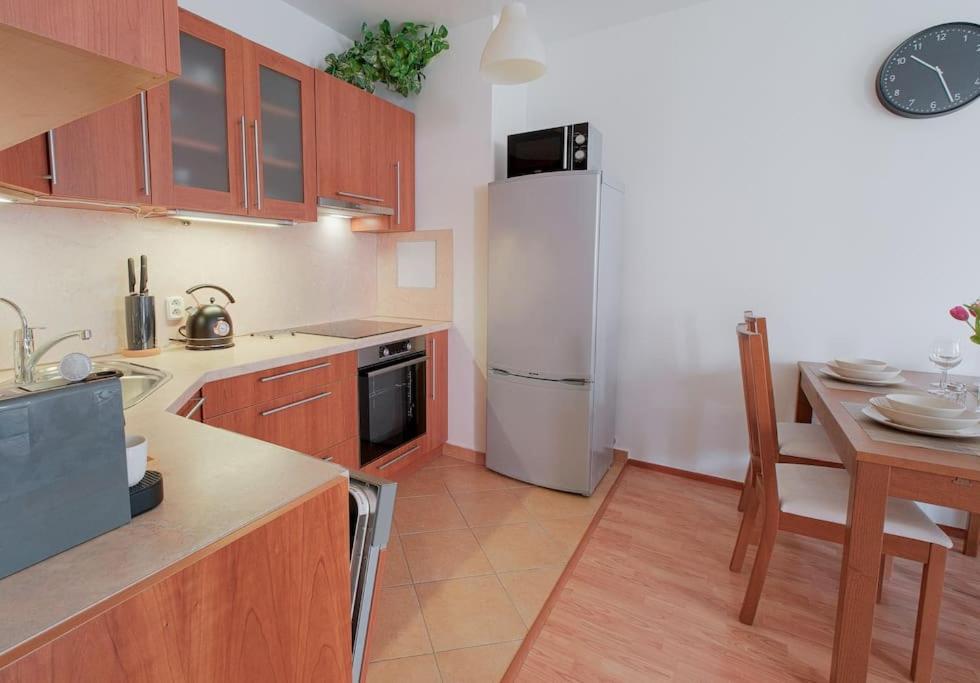 Appartement U Metra, 4 Hoste, Parking Free, Blizko O2 Arena Prague