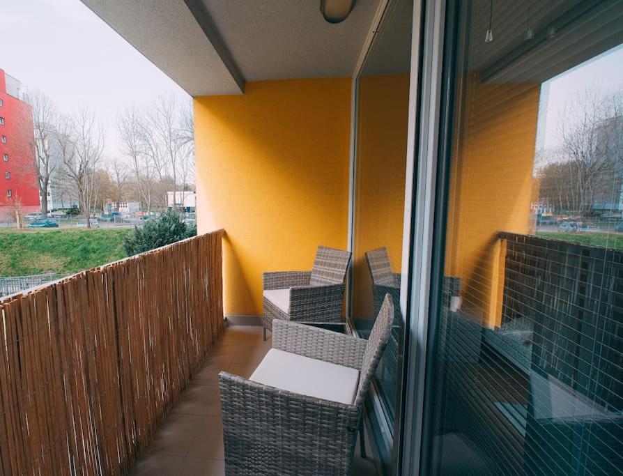 U Metra, 4 Hoste, Parking Free, Blizko O2 Arena Appartement *