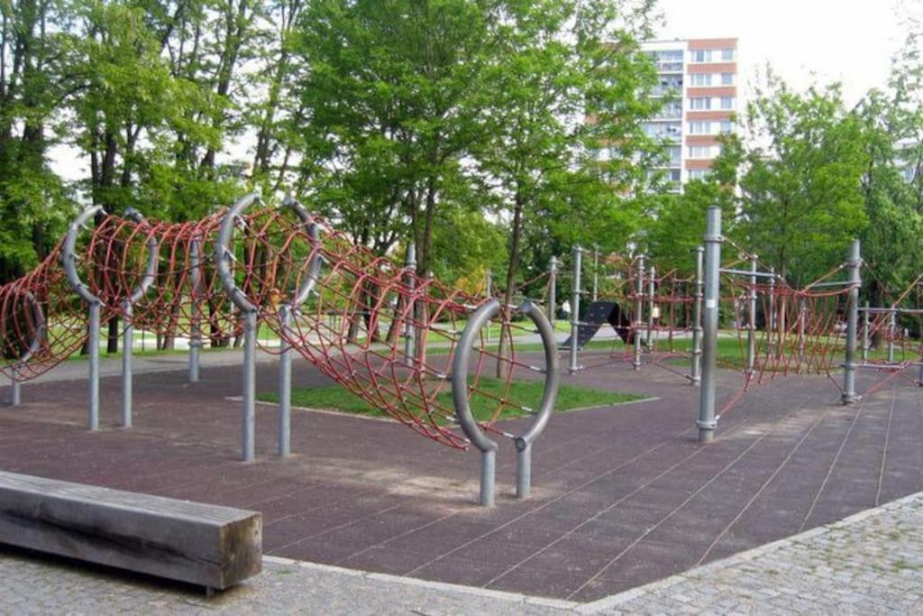 U Metra, 4 Hoste, Parking Free, Blizko O2 Arena Appartement *