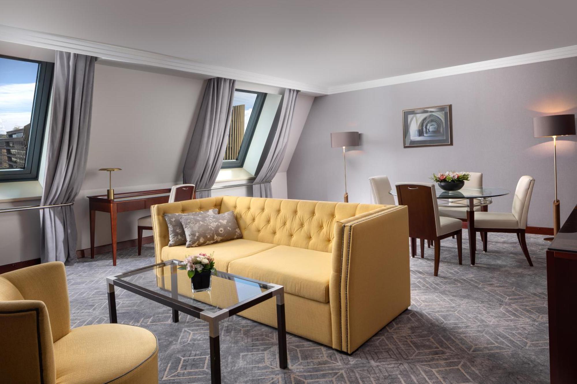 Hilton Old Town 5*