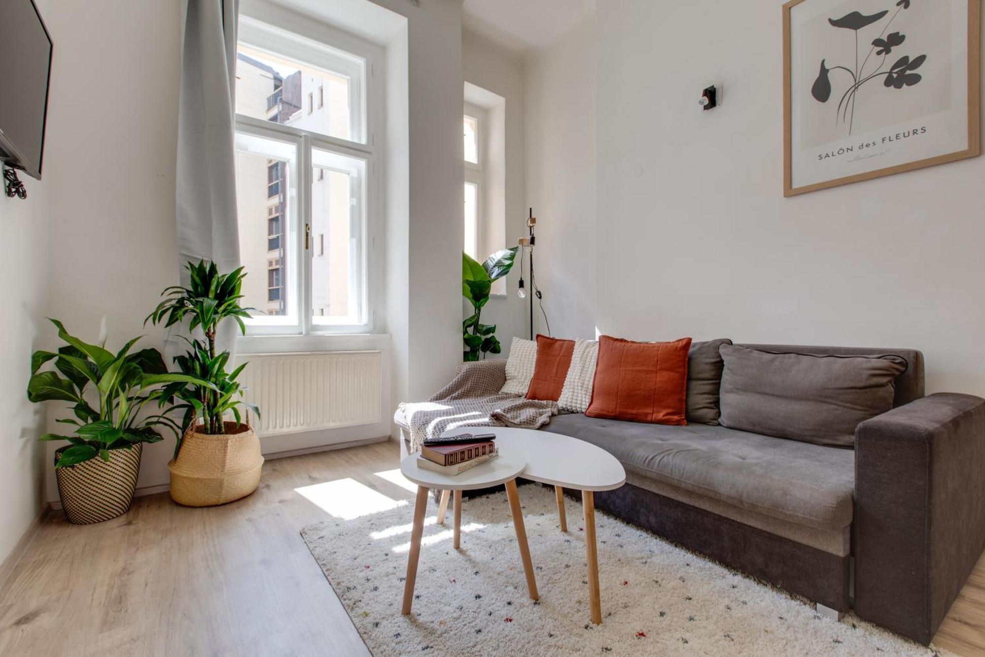 Romantic By The Park - Uaka7 * Praga