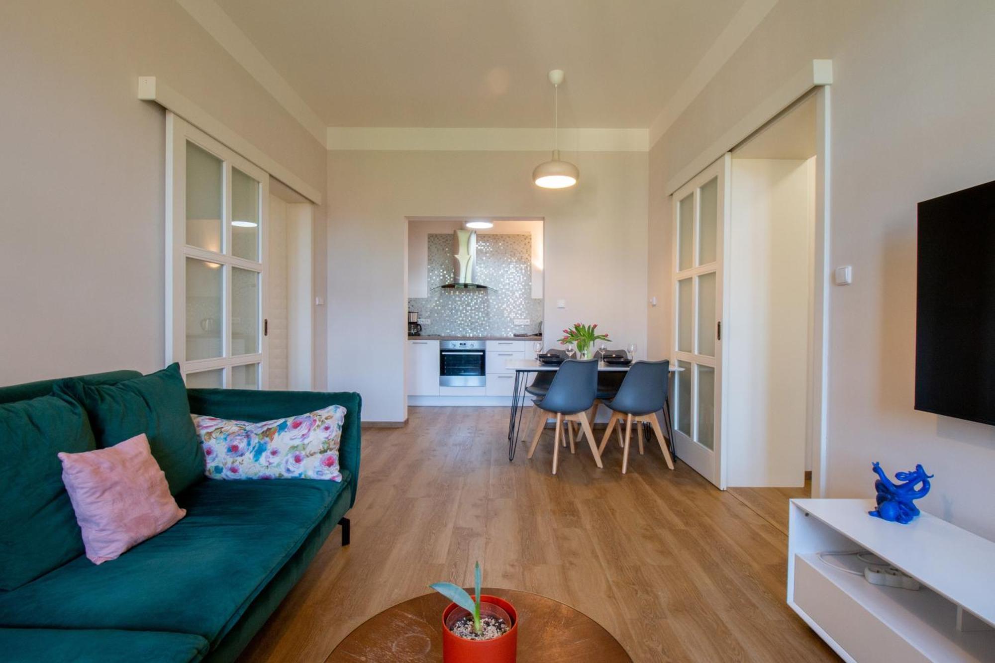Apartment Spacious Cr Without Elevator Prague