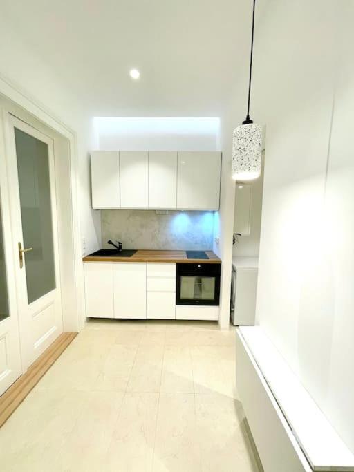 Fantastic Location! Superhost 5 Star * Prague