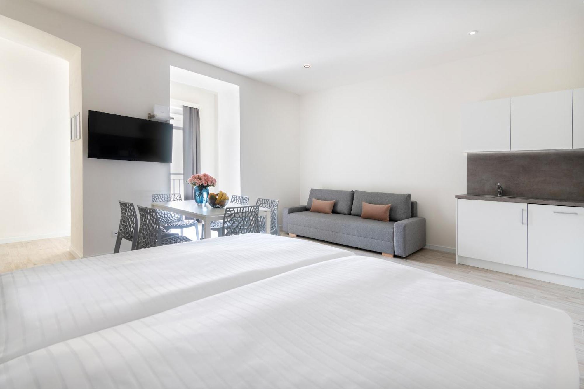 Kinsky Garden And By Dwellfort Apart Otel