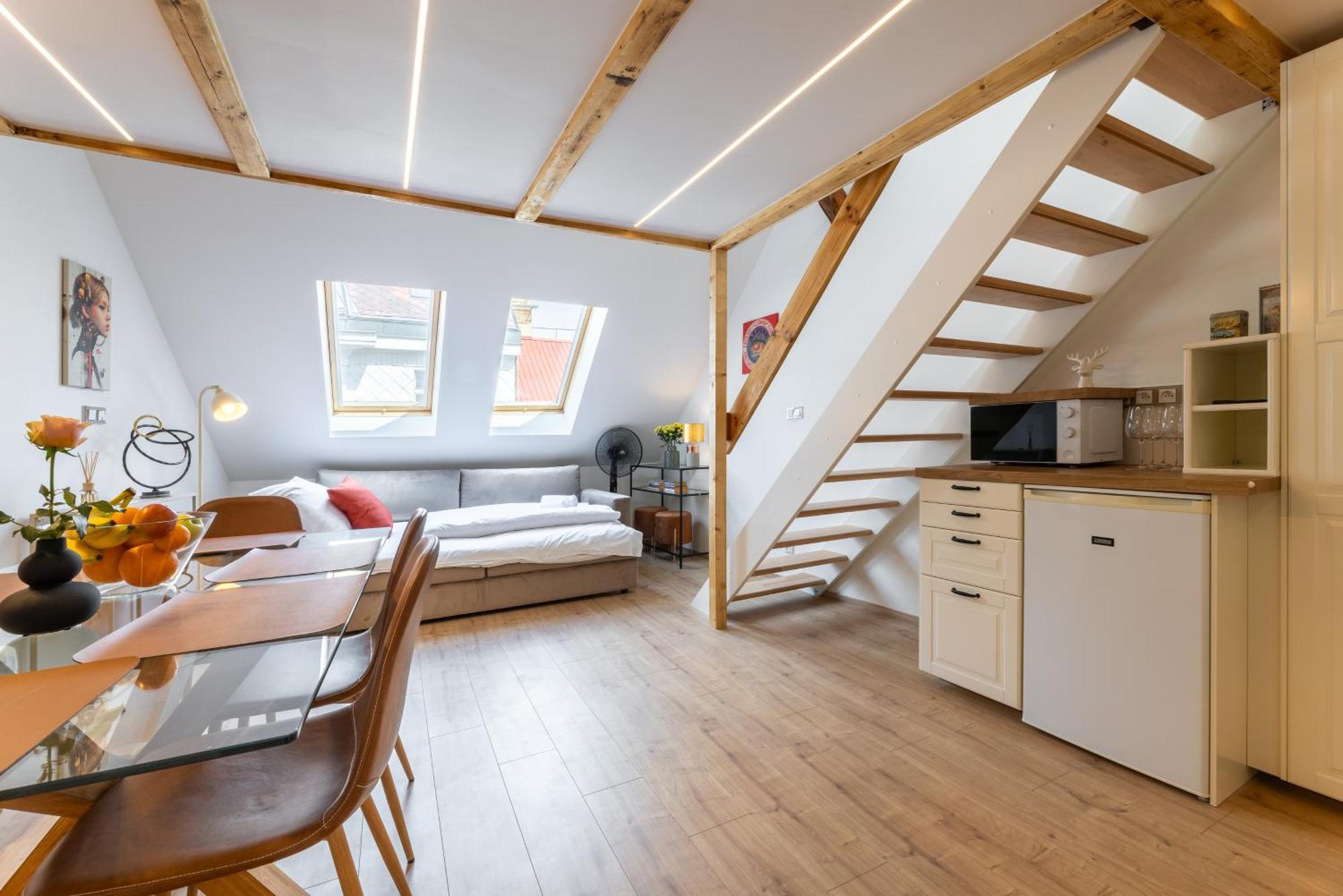 Daire Classy Loft In The Center Of Prag