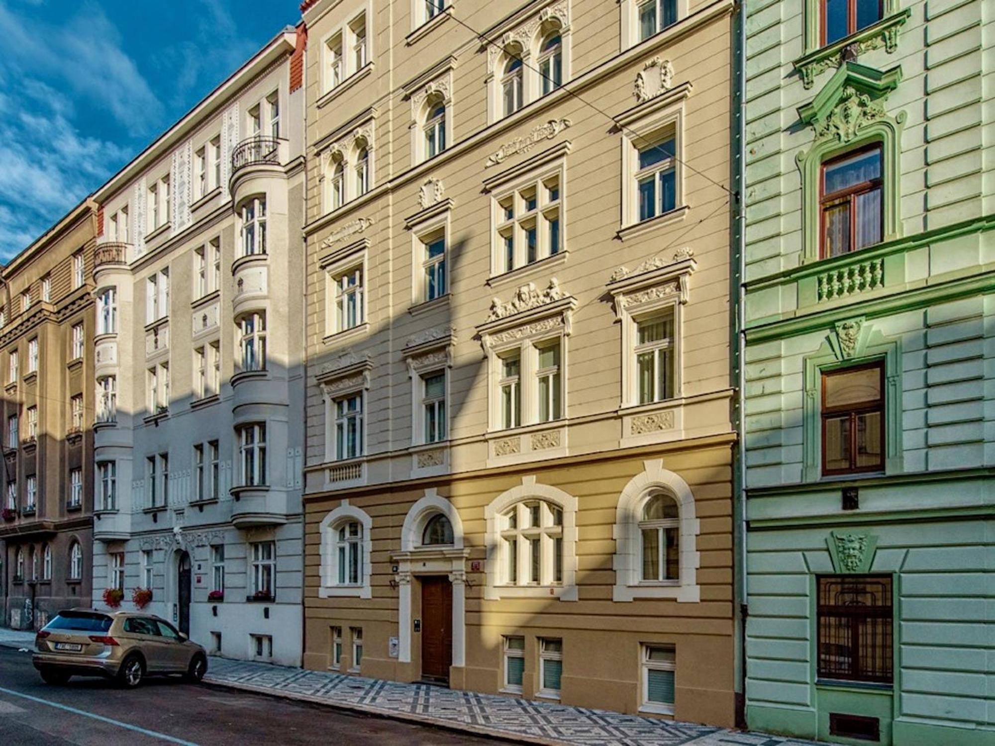 Dobrovskeho 30 * Prague