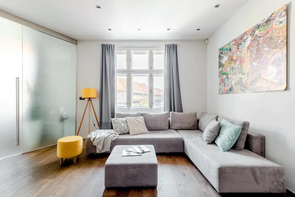 Days - Designer - 1bdr - Workspace - Imac - Netflix Prag