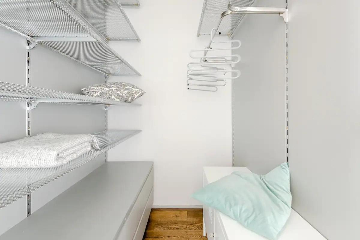 Days - Designer - 1bdr - Workspace - Imac - Netflix * Prag