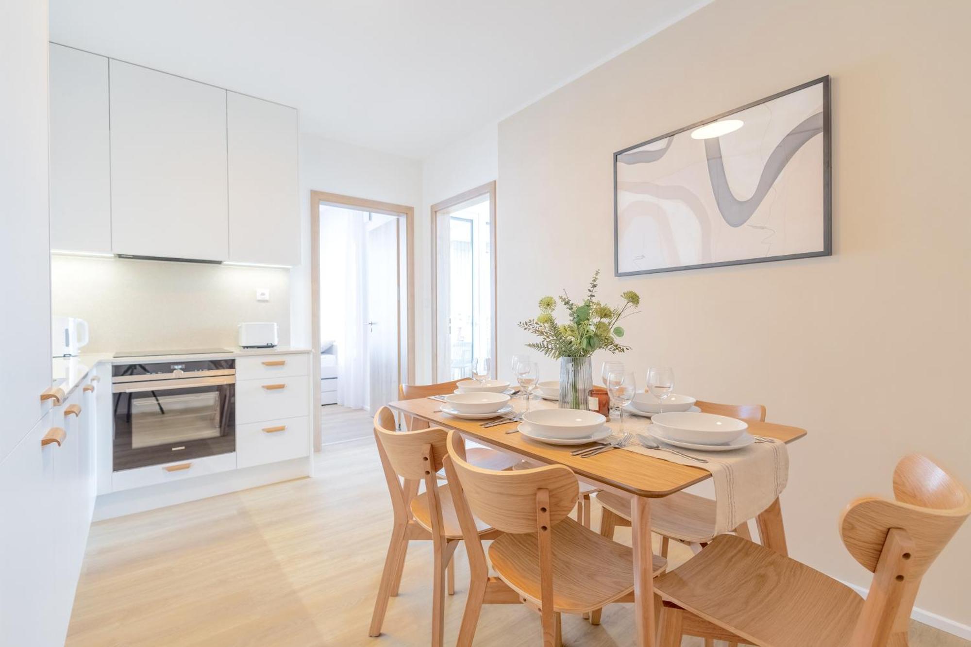 Apartment Bright 2br - 8th Floor, Balcony, Free Parking - By Gravity Prague