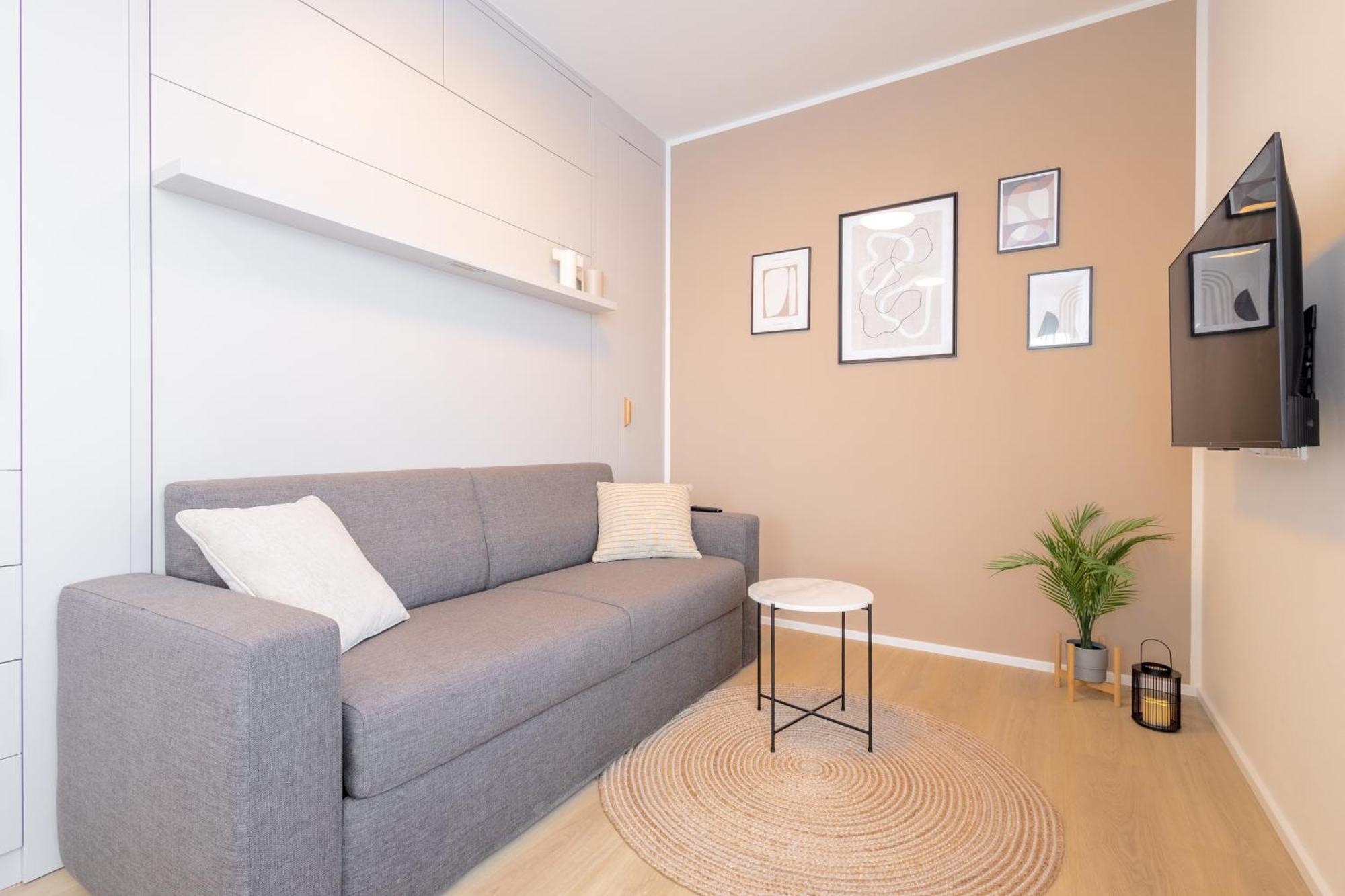 Bright 2br - 8th Floor, Balcony, Free Parking - By Gravity Apartment Prague