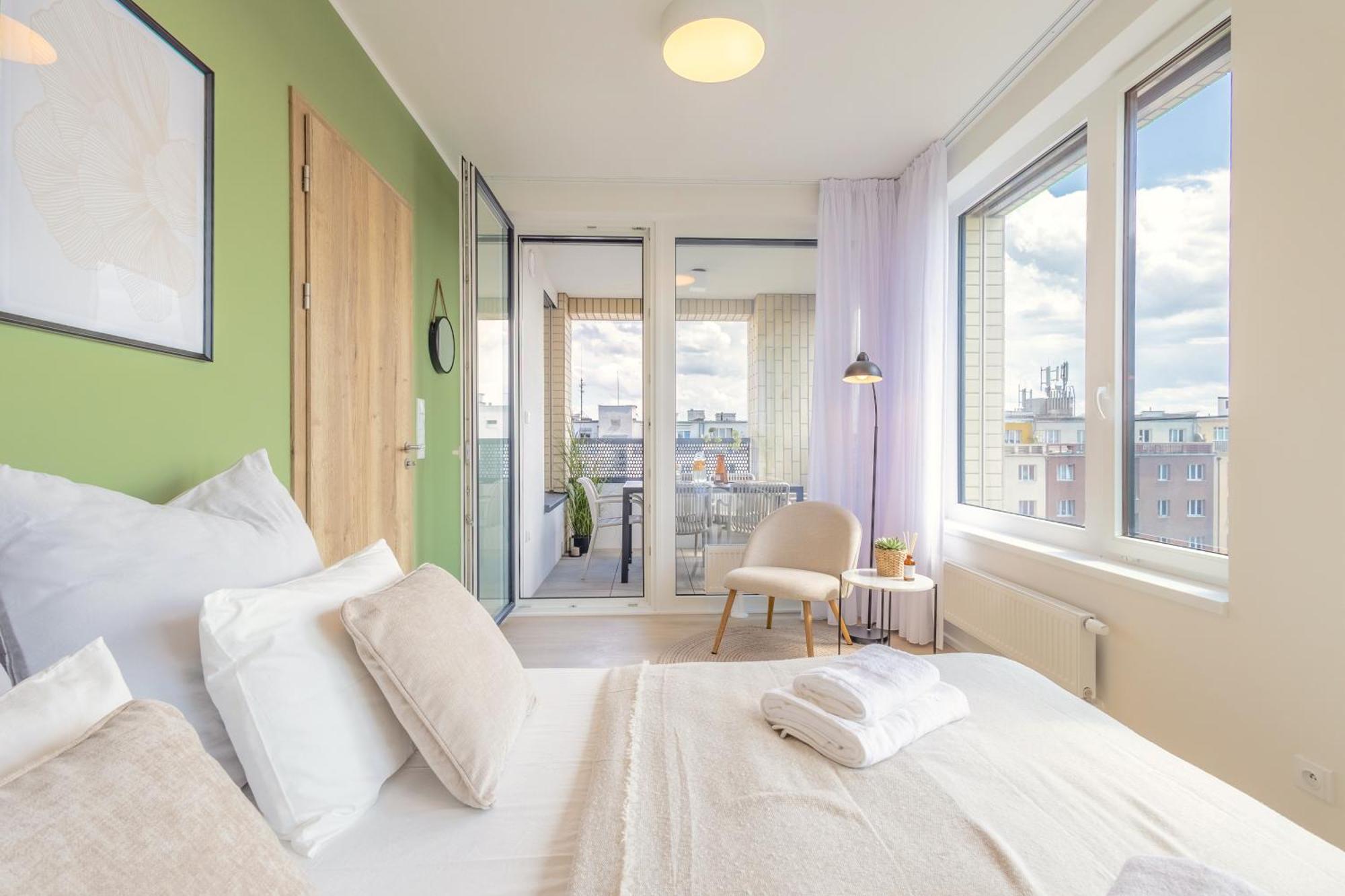 Bright 2br - 8th Floor, Balcony, Free Parking - By Gravity * Prague