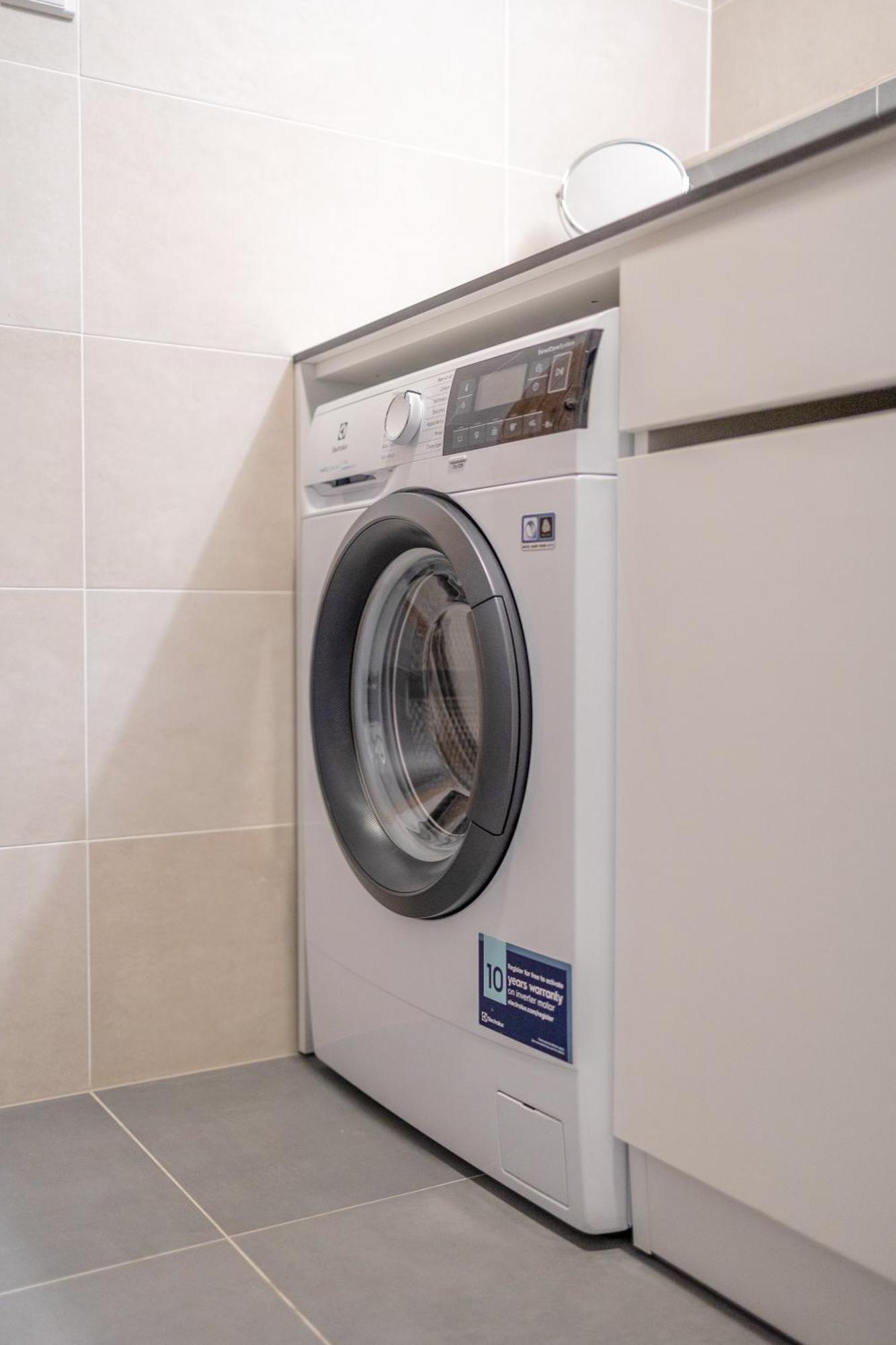 Bright 2br - 8th Floor, Balcony, Free Parking - By Gravity Prague