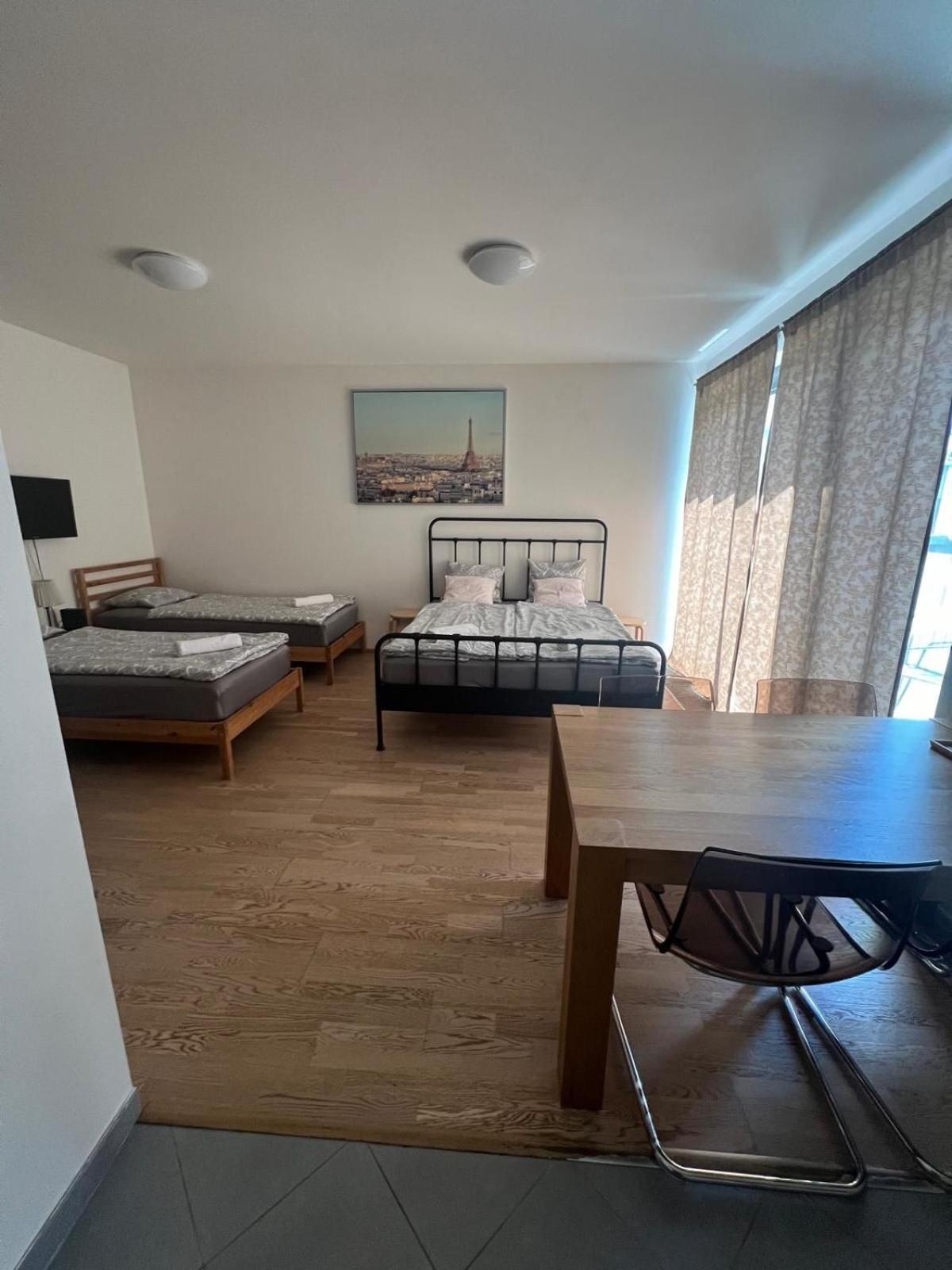 Apartamento In Garden Towers Praga