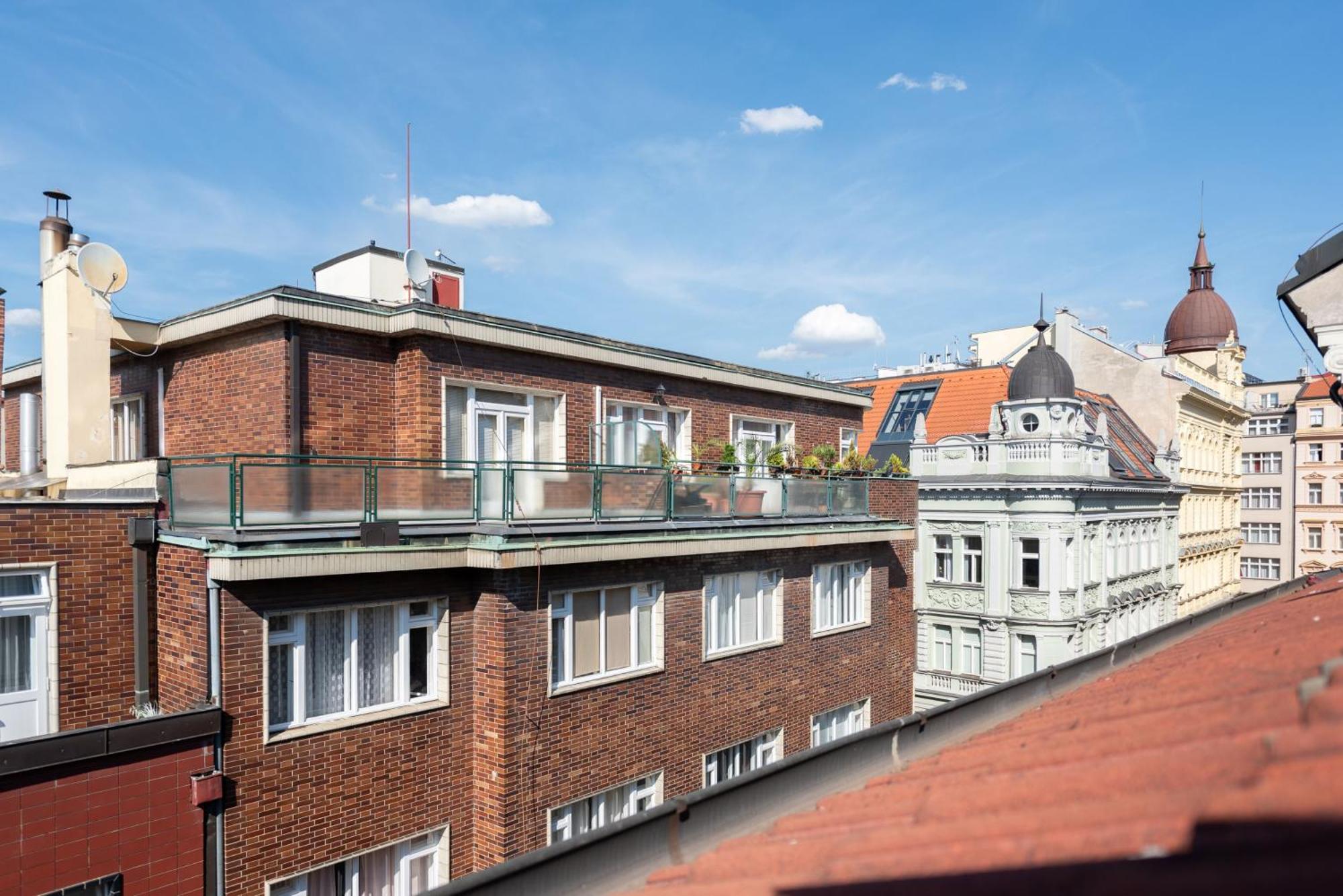 Cozy 4-bedrooms With Terrace * Prague