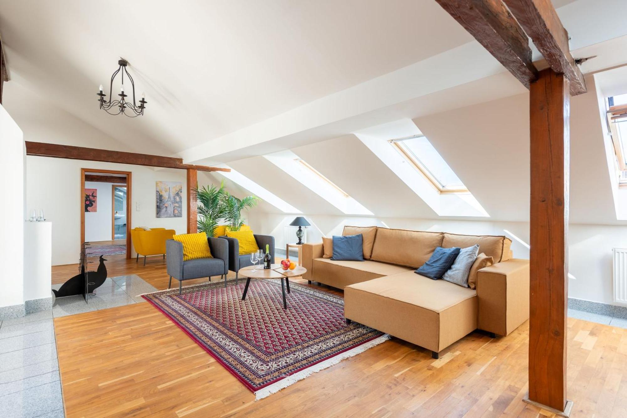 Cozy 4-bedrooms With Terrace Prague