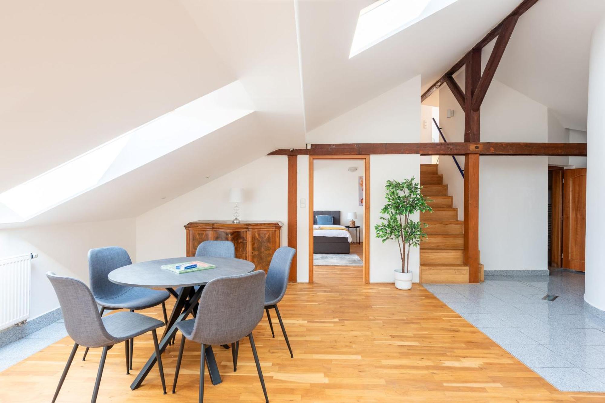 Cozy 4-bedrooms With Terrace * Prague