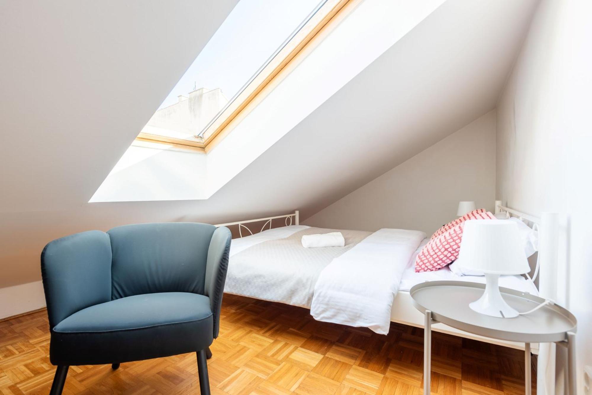Apartment Cozy 4-bedrooms With Terrace