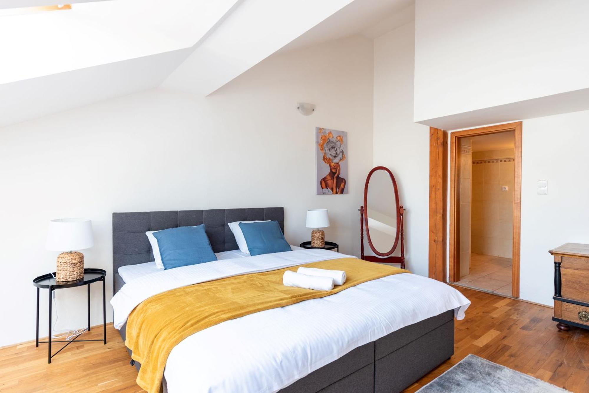 Cozy 4-bedrooms With Terrace Apartment Prague