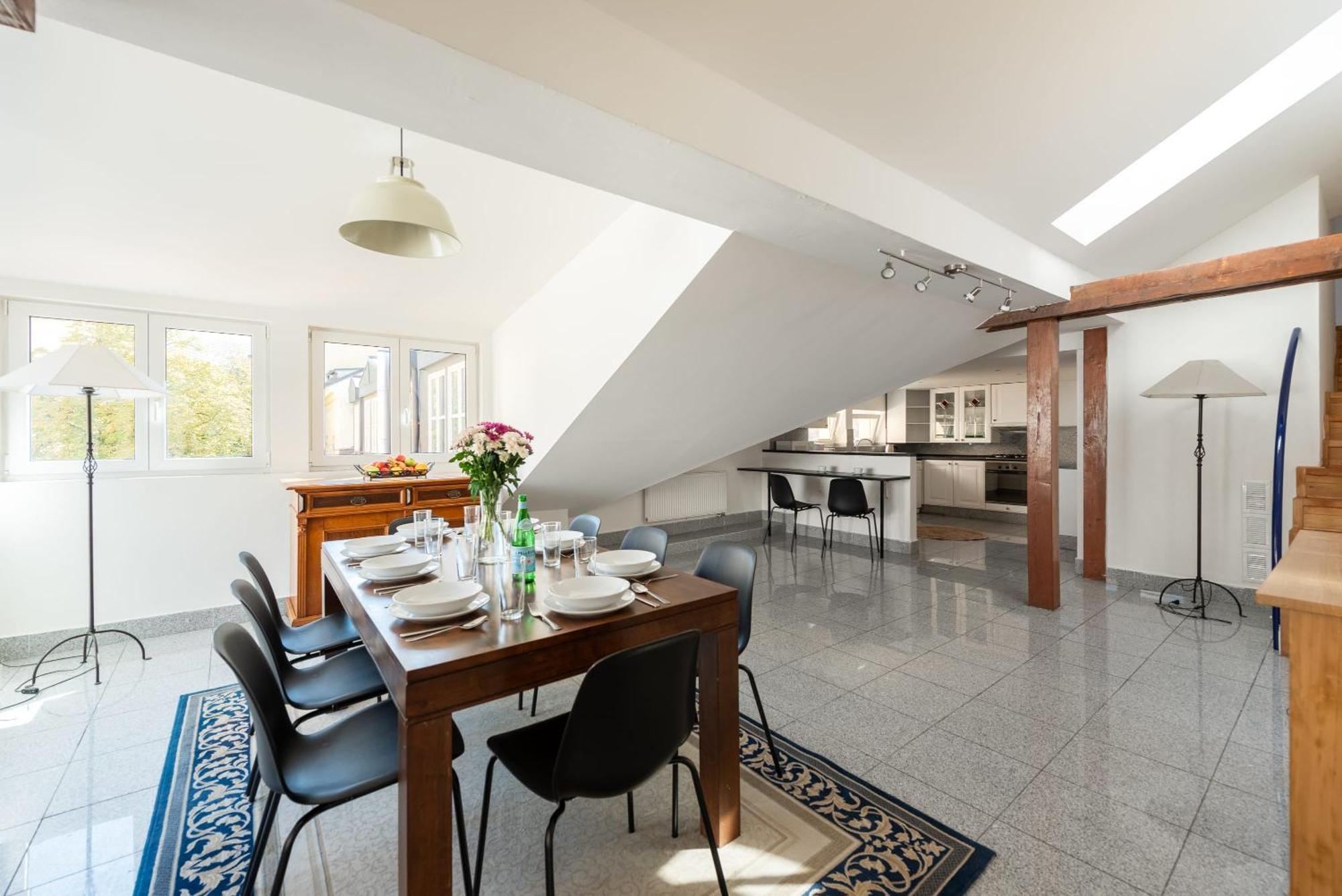 Spacious Near National Museum Apartment Prague