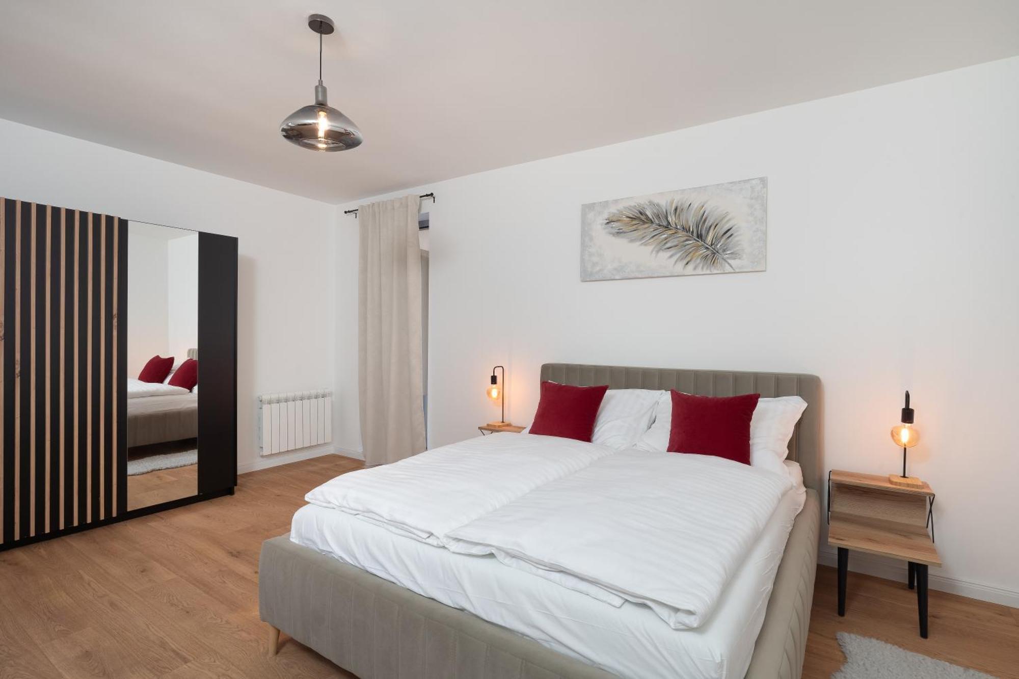 Granite - Cozy Center With Balcony Apartment *