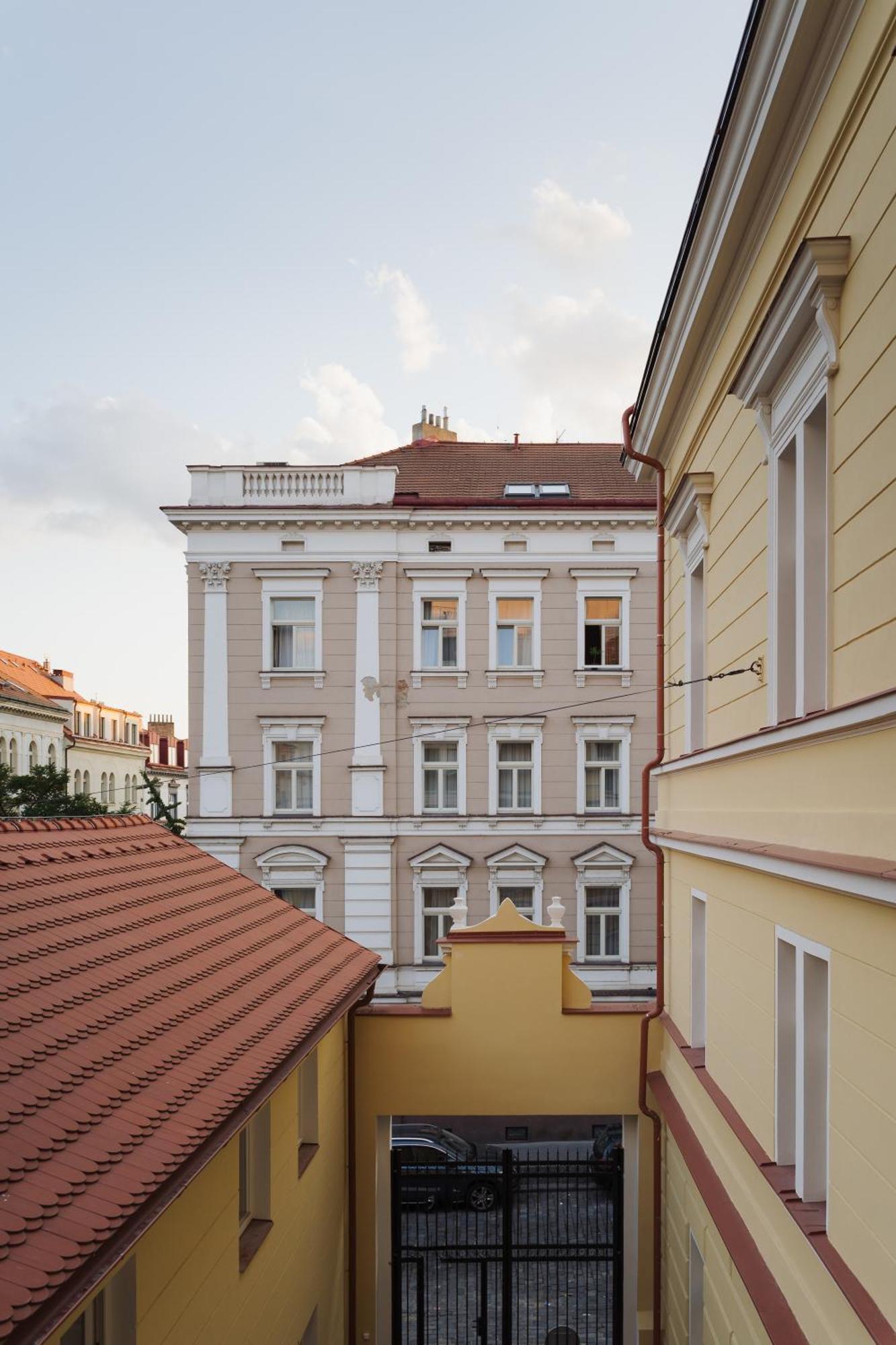 Azure - Cozy Center With Balcony Prague