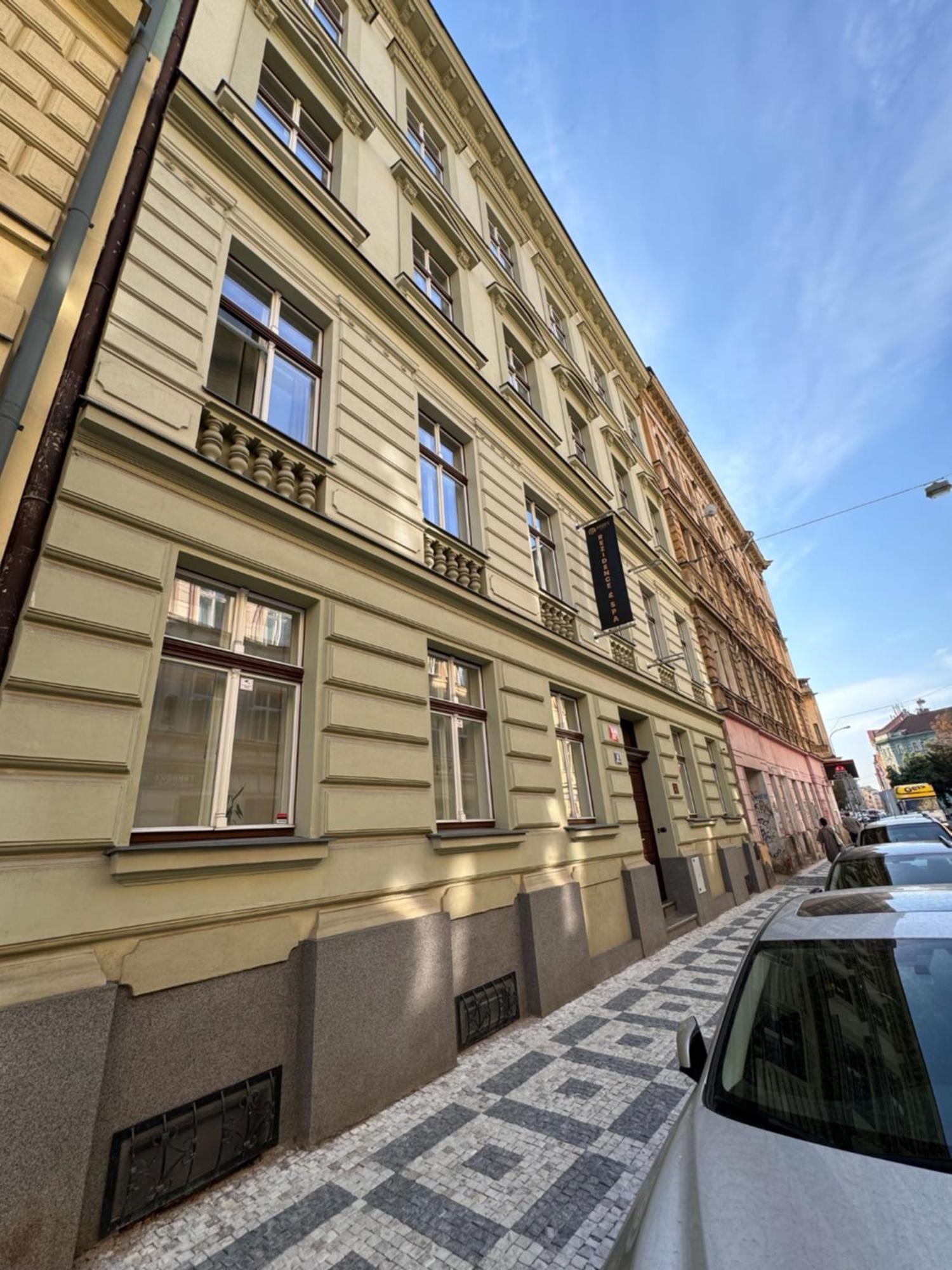 Arbes 10 - At The Yellow Duck Apartment