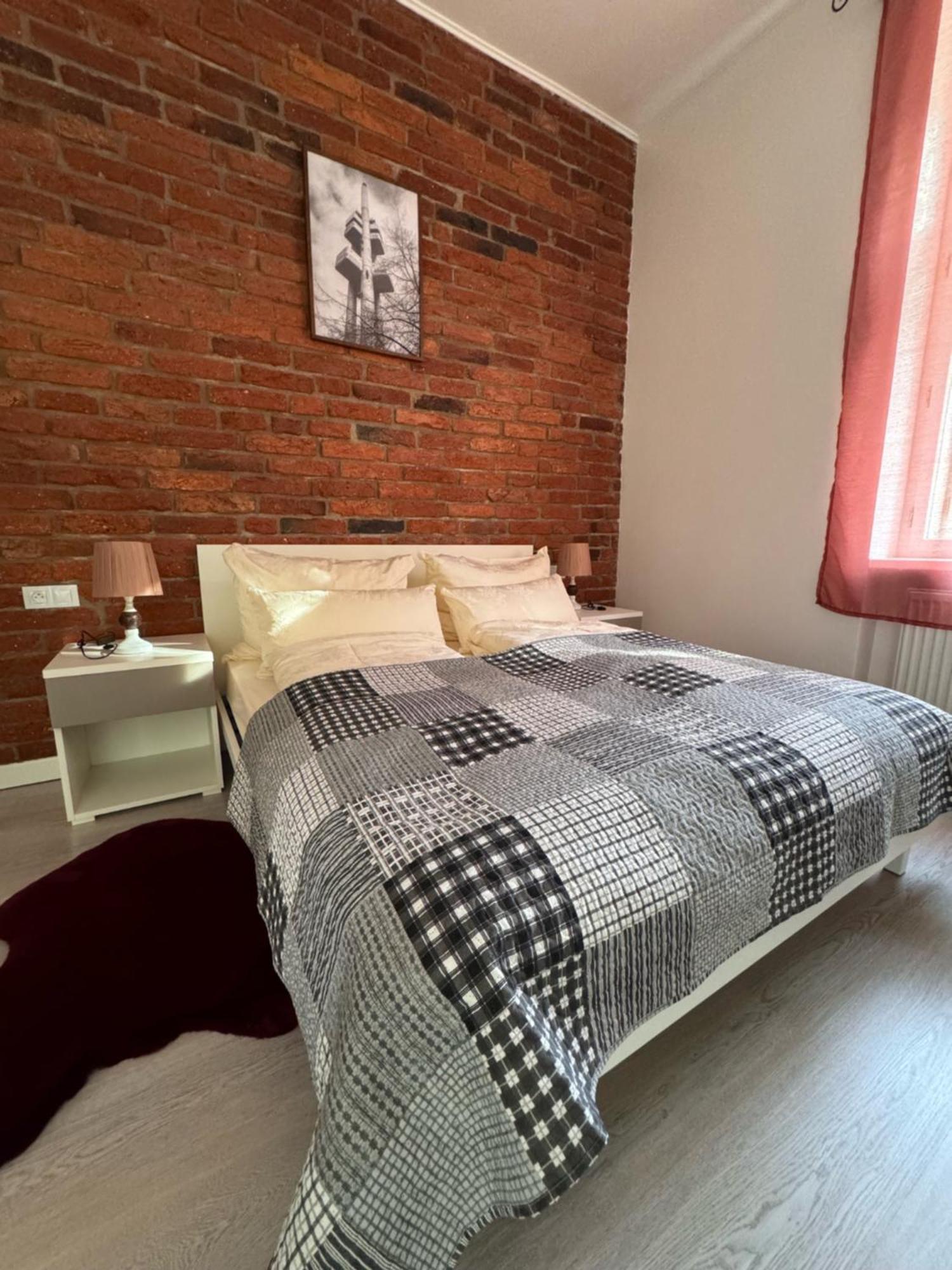 Arbes 10 - At The Yellow Duck Apartment