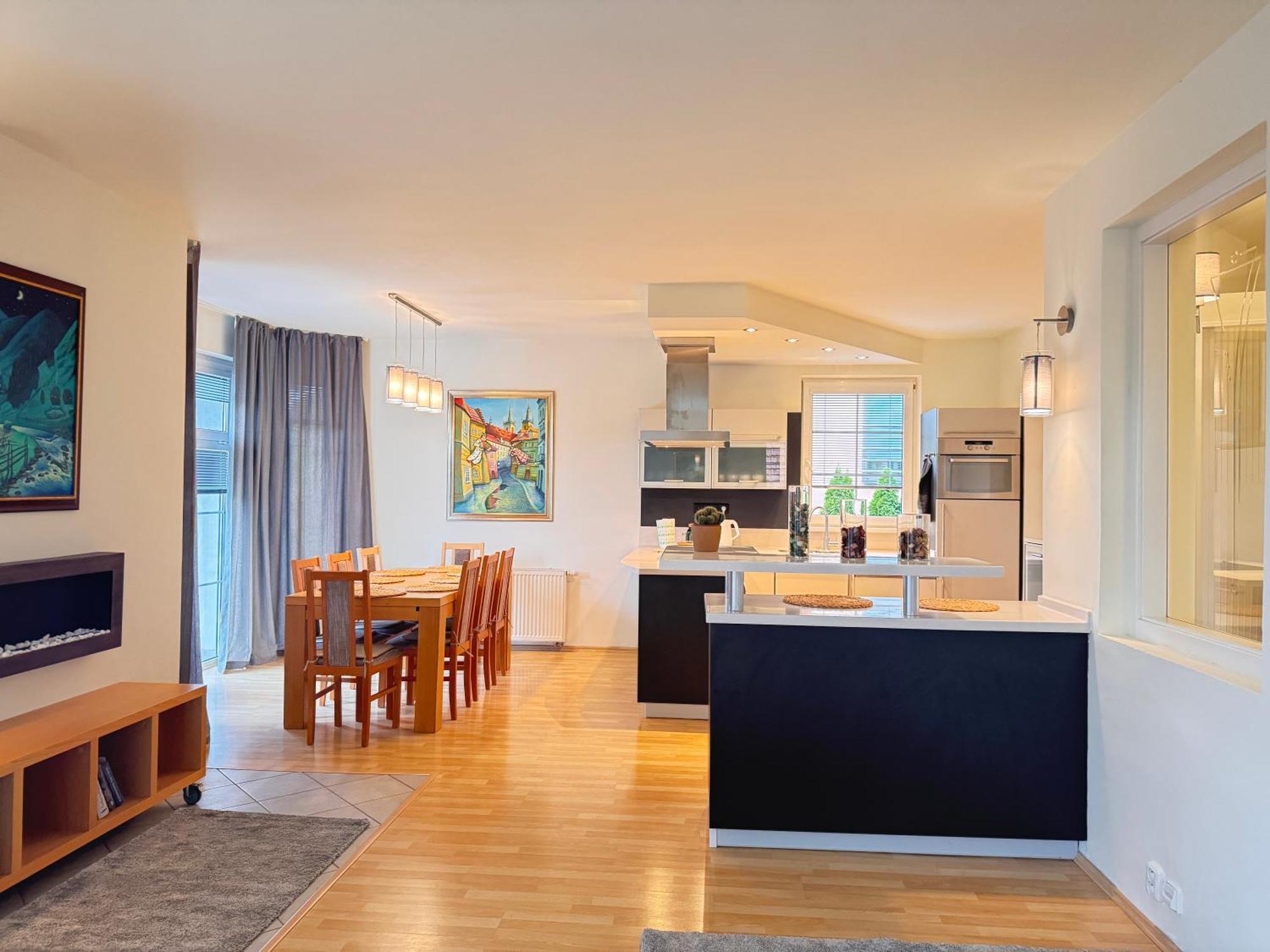 Apartamento Diamondvilla, 4 Bedroom Apartment, Garden & Praga