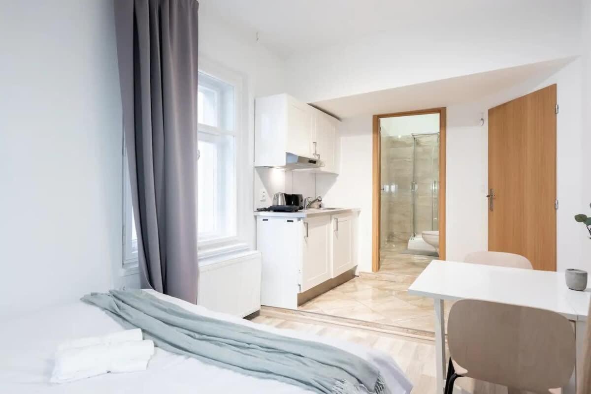 Apartment Peaceful Chic In