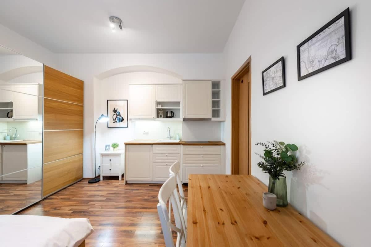 Daire Beautiful Cozy Gem Near Old Town