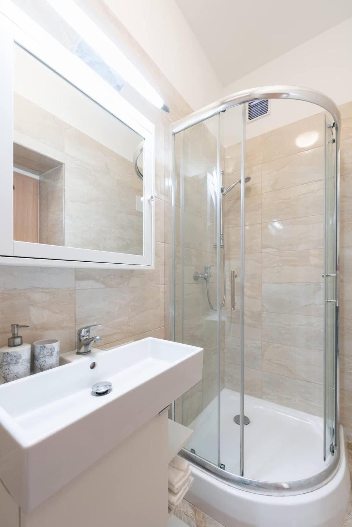 Beautiful Cozy Gem Near Old Town Daire Prag