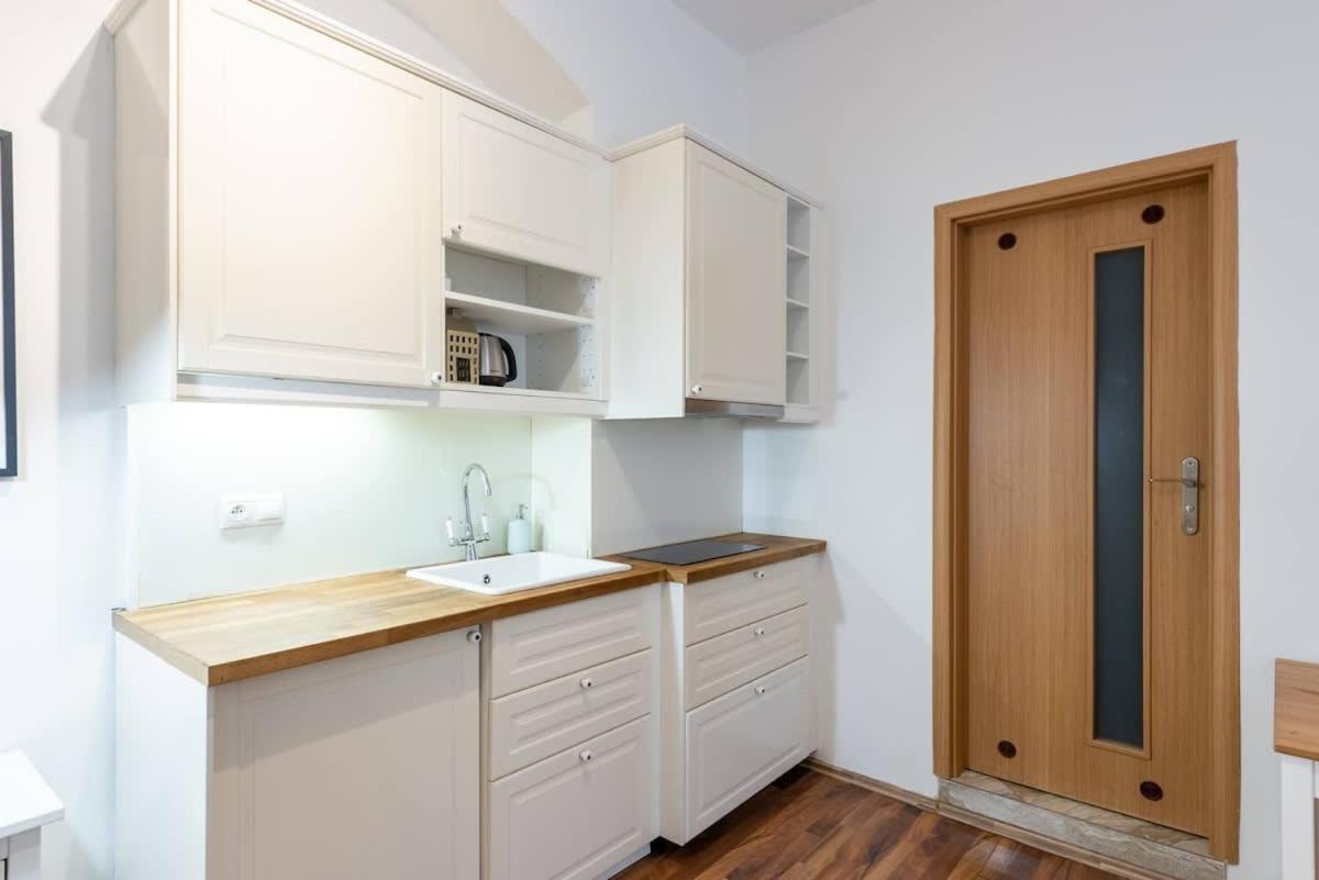 Daire Beautiful Cozy Gem Near Old Town Prag