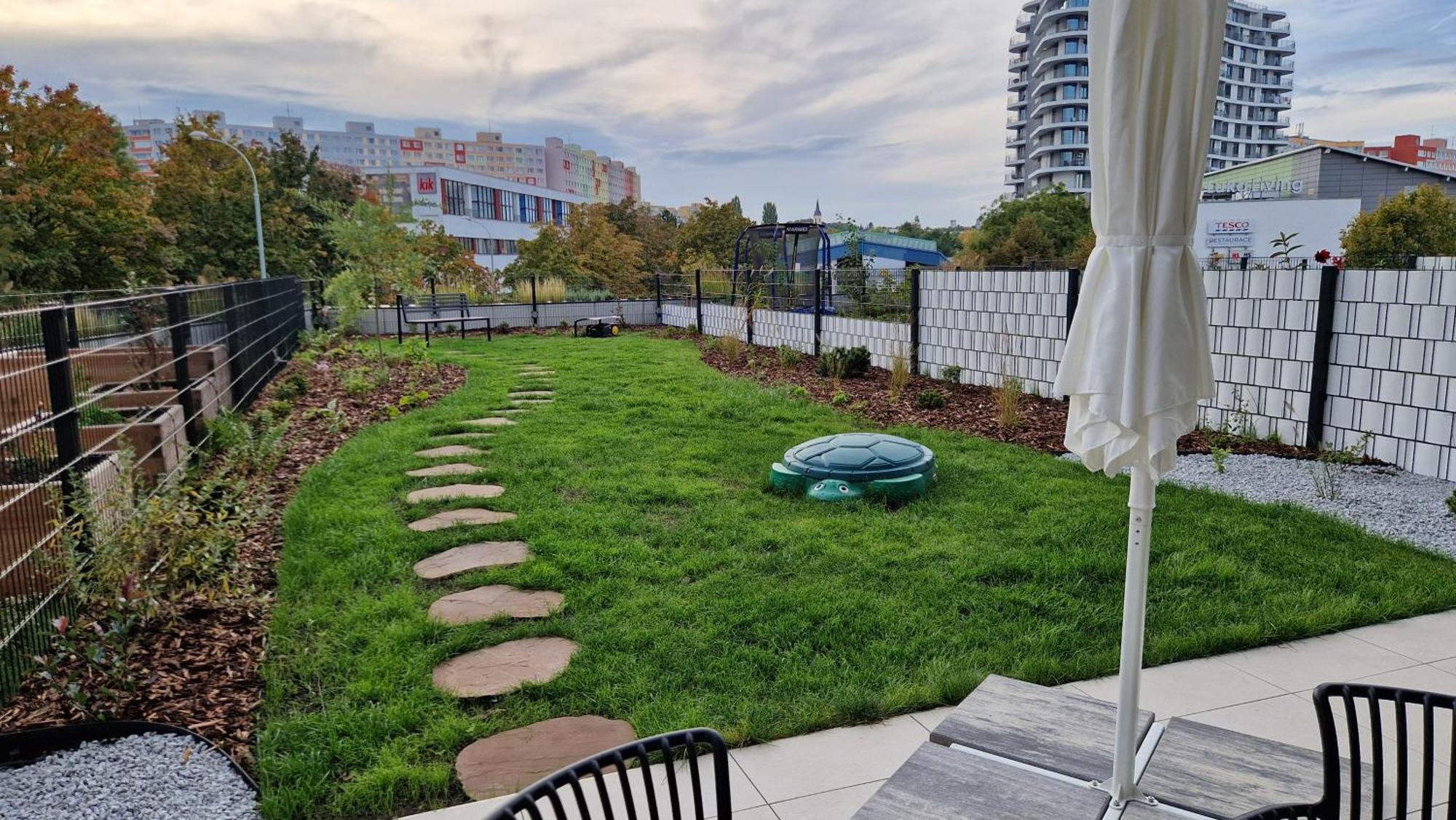 Beta - Free Garage, Air Condition, Garden, At Metro, 2nd Parking On Request * Prague