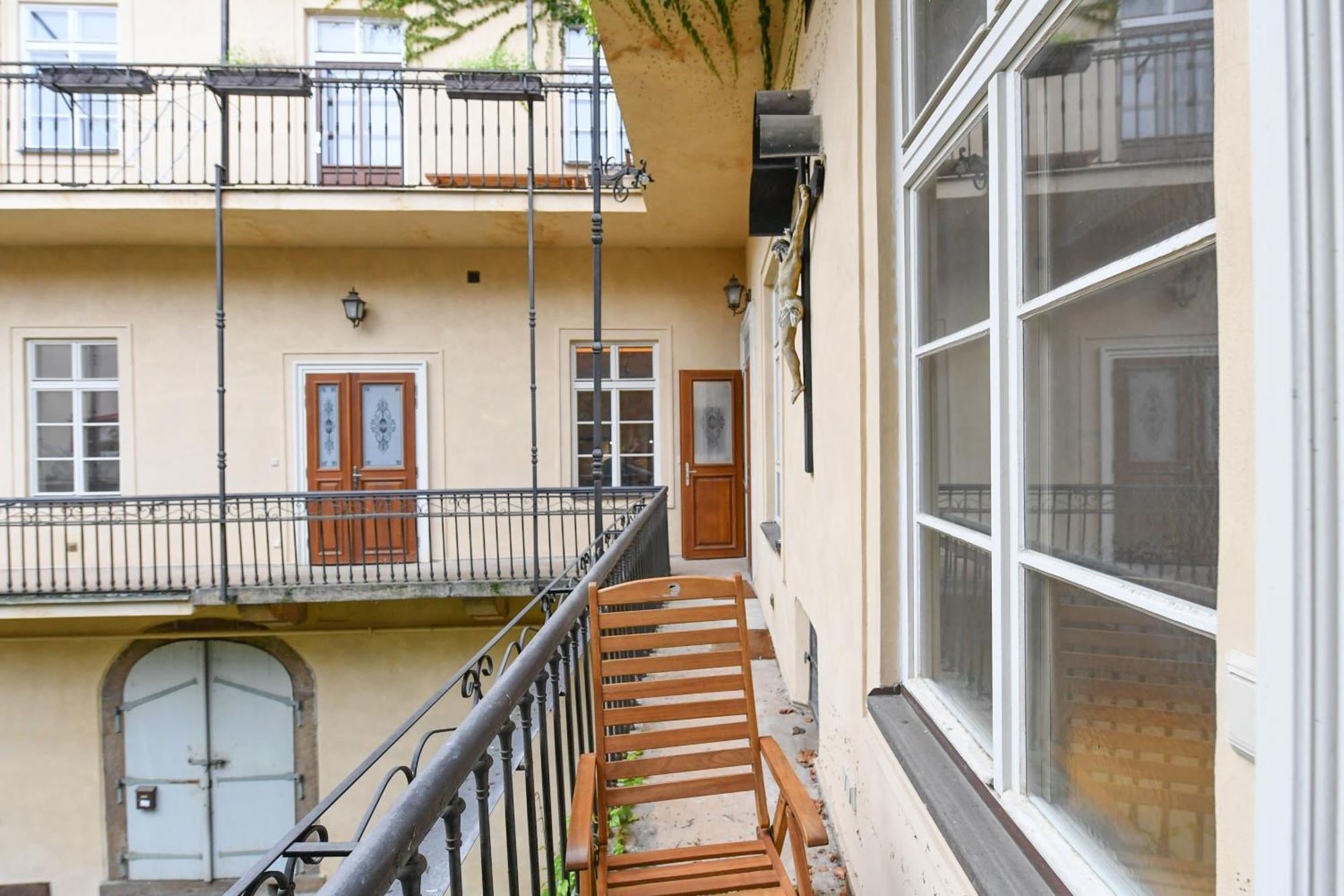 St Giles Sauna And Pool Table Apt *