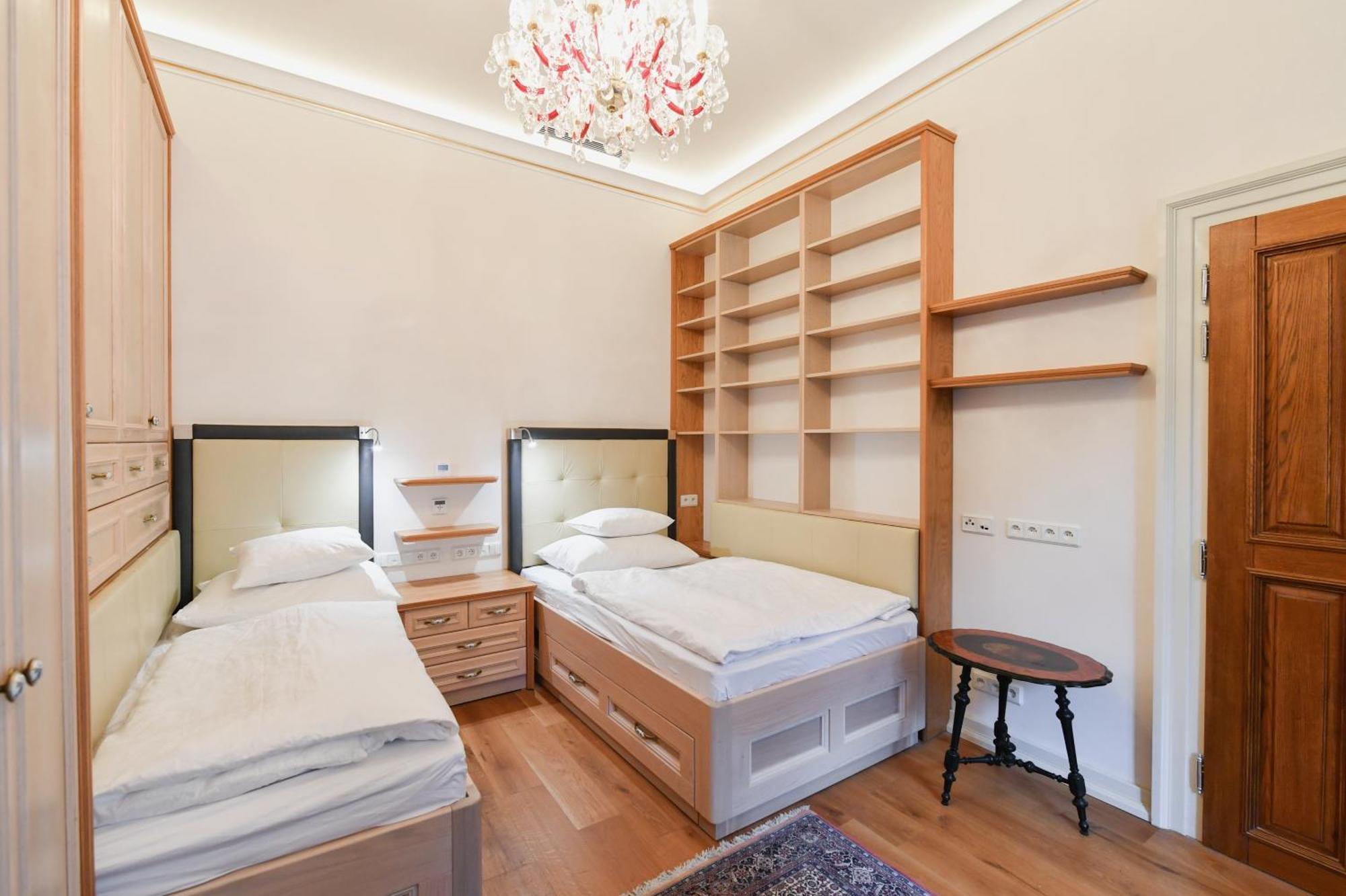 Apartment St Giles Sauna And Pool Table Apt *