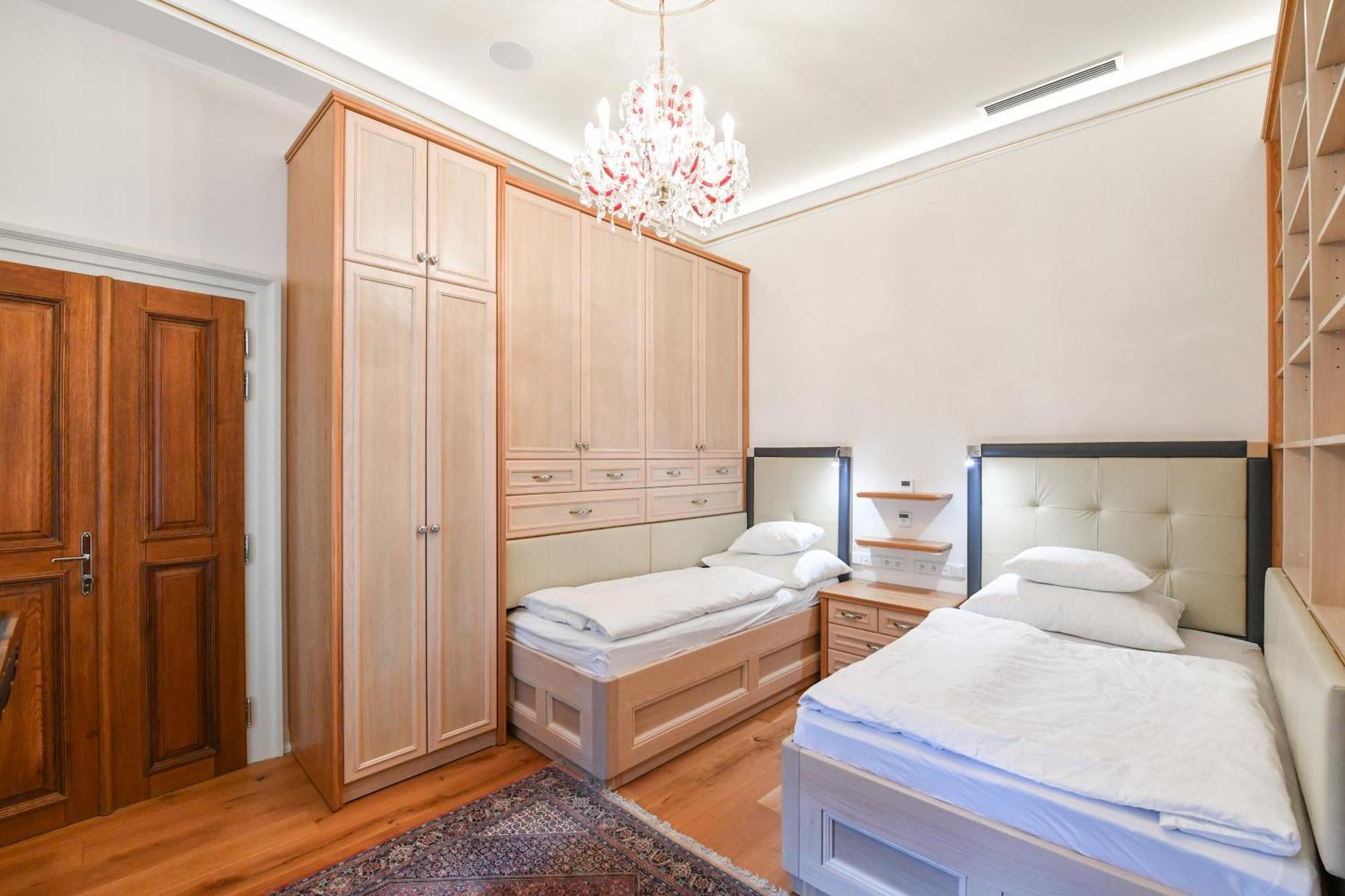 Apartment St Giles Sauna And Pool Table Apt Prague